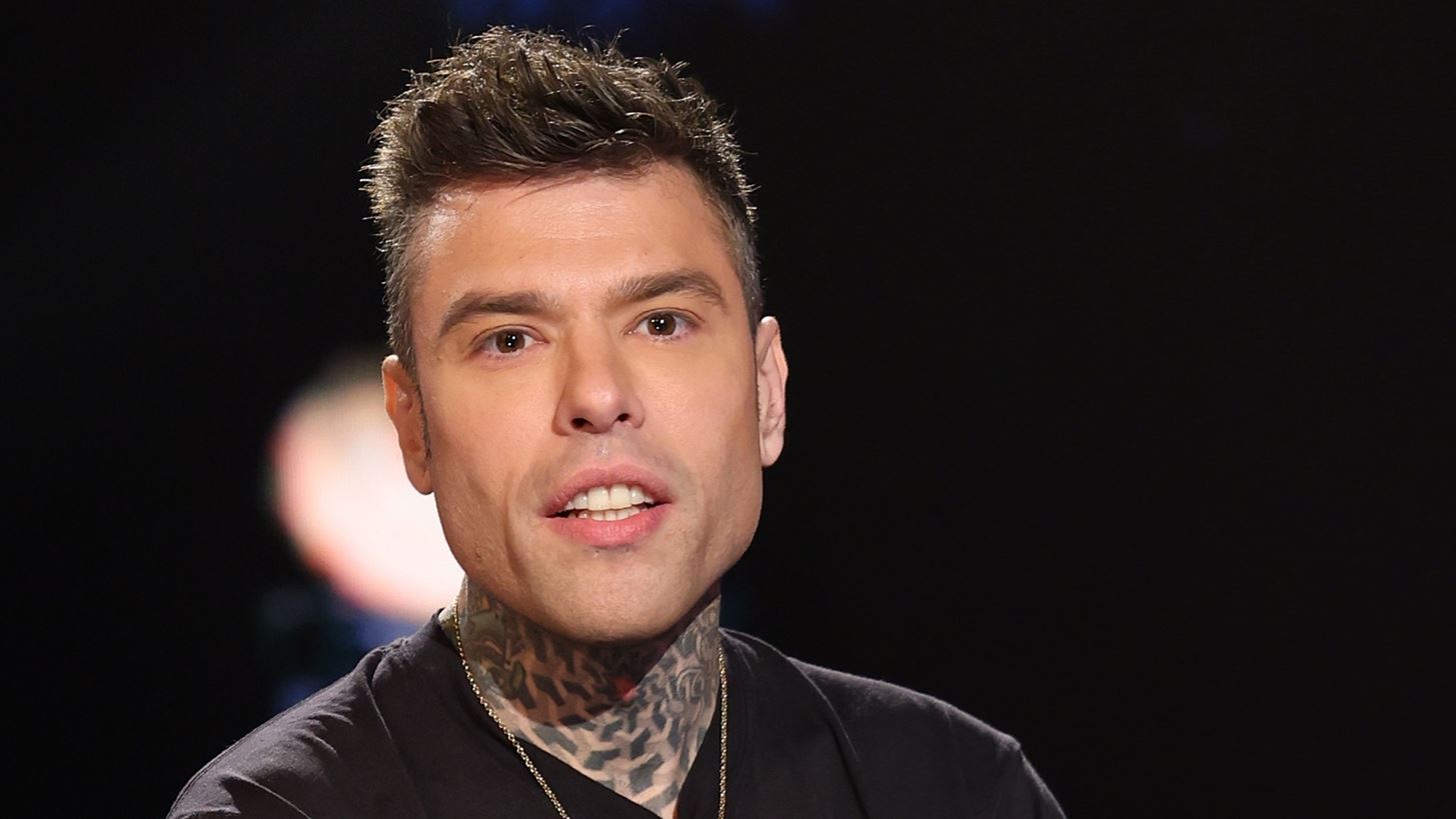 &#x39F; Fedez &#x3B1;&#x3C6;&#x3B7;&#x3B3;&#x3B5;&#x3AF;&#x3C4;&#x3B1;&#x3B9; &#x3C4;&#x3BF; &#x3C4;&#x3AD;&#x3BB;&#x3BF;&#x3C2; &#x3C4;&#x3BF;&#x3C5; &#x3B3;&#x3AC;&#x3BC;&#x3BF;&#x3C5; &#x3C4;&#x3BF;&#x3C5; &#x3BC;&#x3B5; &#x3C4;&#x3B7;&#x3BD; Chiara Ferragni &#x3BA;&#x3B1;&#x3B9; &#x3C4;&#x3B7;&#x3BD; &#x3B1;&#x3C0;&#x3CC;&#x3C0;&#x3B5;&#x3B9;&#x3C1;&#x3B1; &#x3B1;&#x3C5;&#x3C4;&#x3BF;&#x3BA;&#x3C4;&#x3BF;&#x3BD;&#x3AF;&#x3B1;&#x3C2; &#x3C3;&#x3C4;&#x3BF; &#x3C0;&#x3C1;&#x3CE;&#x3C4;&#x3BF; &#x3C4;&#x3BF;&#x3C5; &#x3B2;&#x3B9;&#x3B2;&#x3BB;&#x3AF;&#x3BF;