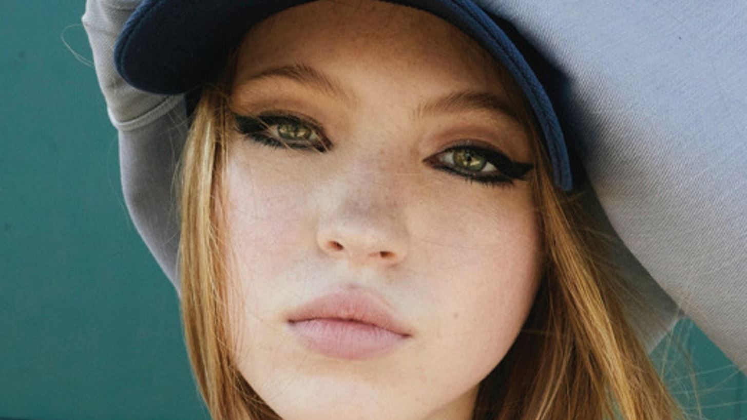 H &#x3BA;&#x3CC;&#x3C1;&#x3B7; &#x3C4;&#x3B7;&#x3C2; Kate Moss, Lila, &#x3C0;&#x3B5;&#x3C1;&#x3C0;&#x3AC;&#x3C4;&#x3B7;&#x3C3;&#x3B5; &#x3B3;&#x3B9;&#x3B1; &#x3C0;&#x3C1;&#x3CE;&#x3C4;&#x3B7; &#x3C6;&#x3BF;&#x3C1;&#x3AC; &#x3C3;&#x3C4;&#x3B7;&#x3BD; &#x3C0;&#x3B1;&#x3C3;&#x3B1;&#x3C1;&#x3AD;&#x3BB;&#x3B1;