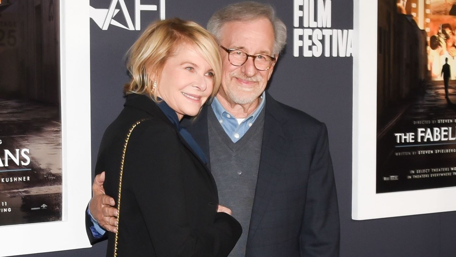 Steven Spielberg &#x2013; Kate Capshaw | &#x397; &#x3B3;&#x3BD;&#x3C9;&#x3C1;&#x3B9;&#x3BC;&#x3AF;&#x3B1; &#x3C4;&#x3BF;&#x3C5;&#x3C2; &#x3C3;&#x3C4;&#x3B1; &#x3B3;&#x3C5;&#x3C1;&#x3AF;&#x3C3;&#x3BC;&#x3B1;&#x3C4;&#x3B1; &#x3C4;&#x3BF;&#x3C5; Indiana Jones, &#x3C4;&#x3B1; 31 &#x3C7;&#x3C1;&#x3CC;&#x3BD;&#x3B9;&#x3B1; &#x3B3;&#x3AC;&#x3BC;&#x3BF;&#x3C5; &#x3BA;&#x3B1;&#x3B9; &#x3C4;&#x3B1; 7 &#x3C0;&#x3B1;&#x3B9;&#x3B4;&#x3B9;&#x3AC;