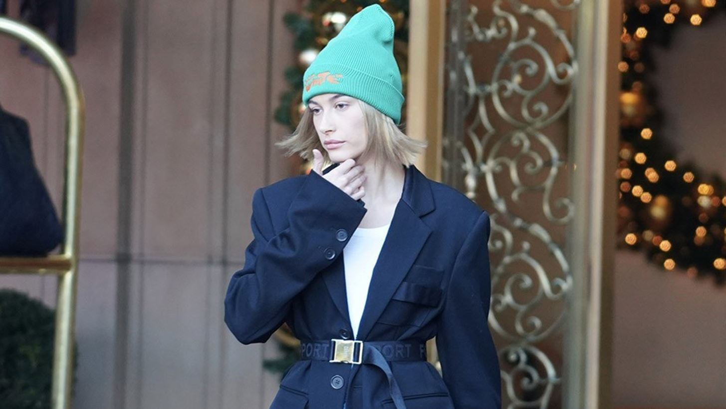 Hailey Baldwin | &#x388;&#x3C4;&#x3C3;&#x3B9; &#x3C6;&#x3BF;&#x3C1;&#x3AC;&#x3B5;&#x3B9; &#x3C4;&#x3BF; &#x3C3;&#x3B1;&#x3BA;&#x3AC;&#x3BA;&#x3B9; &#x3BA;&#x3B1;&#x3B9; &#x3B5;&#x3AF;&#x3BD;&#x3B1;&#x3B9; super cool