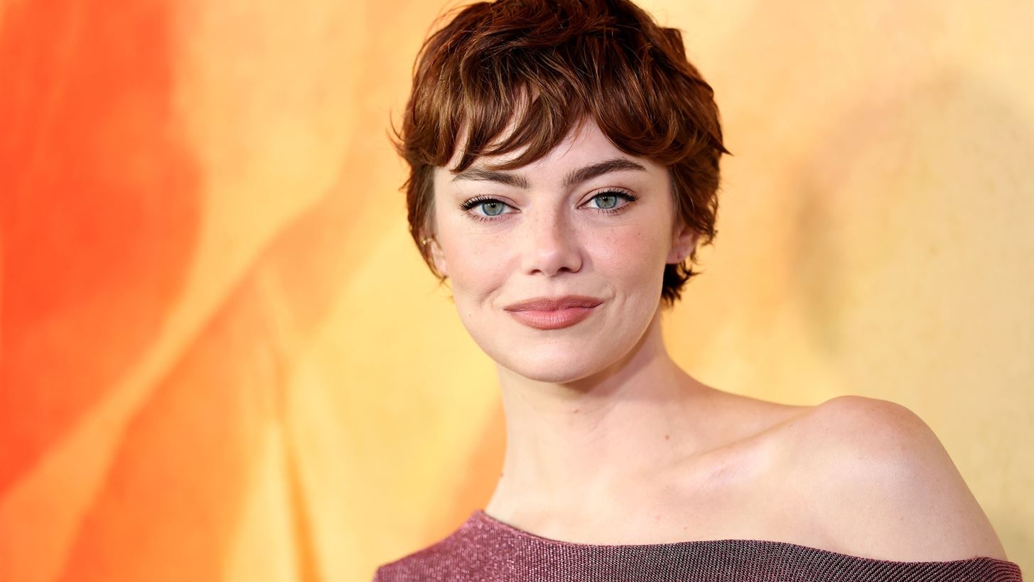 &#x397; Emma Stone &#x3BB;&#x3B1;&#x3BD;&#x3C3;&#x3AC;&#x3C1;&#x3B5;&#x3B9; &#x3C4;&#x3BF; &#x3C0;&#x3B9;&#x3BF; &#x3BA;&#x3BF;&#x3BC;&#x3C8;&#x3CC; bob &#x3C4;&#x3BF;&#x3C5; &#x3C6;&#x3B8;&#x3B9;&#x3BD;&#x3BF;&#x3C0;&#x3CE;&#x3C1;&#x3BF;&#x3C5; &#x3BC;&#x3B5; &#x3AD;&#x3BD;&#x3B1; millennial twist
