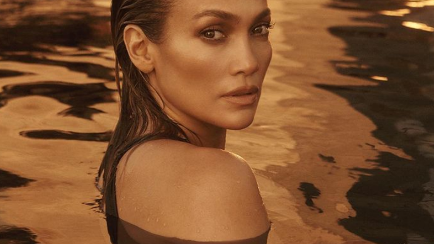 Jennifer Lopez | Δες τη σειρά καλλυντικών JLoBeauty με την υπογραφή της