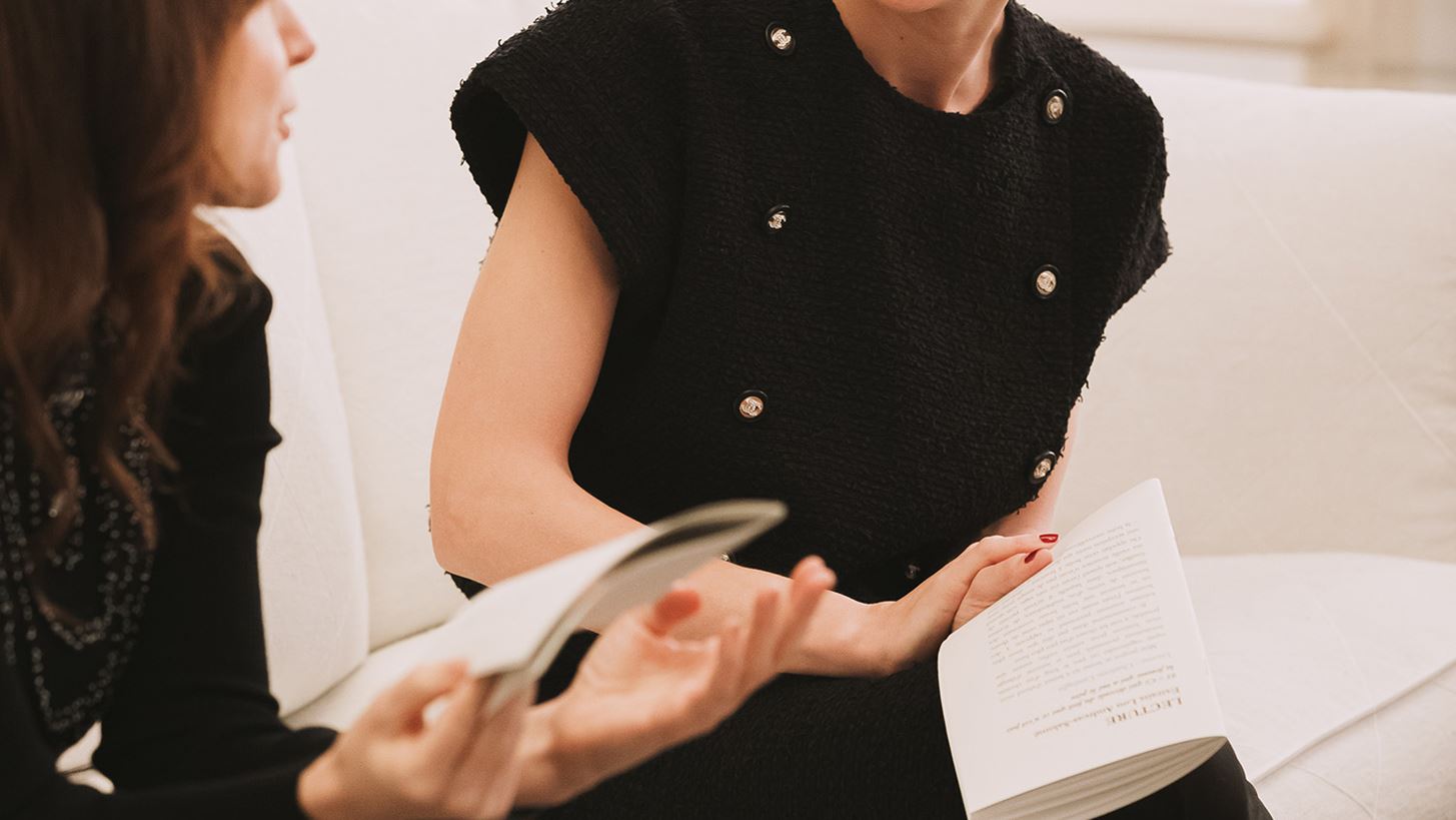 Chanel | &#x3A4;&#x3BF; &#x3C0;&#x3C1;&#x3CE;&#x3C4;&#x3BF; Rendez-vous litte&#x301;raire &#x3C0;&#x3C1;&#x3B1;&#x3B3;&#x3BC;&#x3B1;&#x3C4;&#x3BF;&#x3C0;&#x3BF;&#x3B9;&#x3AE;&#x3B8;&#x3B7;&#x3BA;&#x3B5; &#x3C3;&#x3C4;&#x3BF; &#x3B1;&#x3C4;&#x3B5;&#x3BB;&#x3B9;&#x3AD; &#x3C4;&#x3B7;&#x3C2; rue Cambon