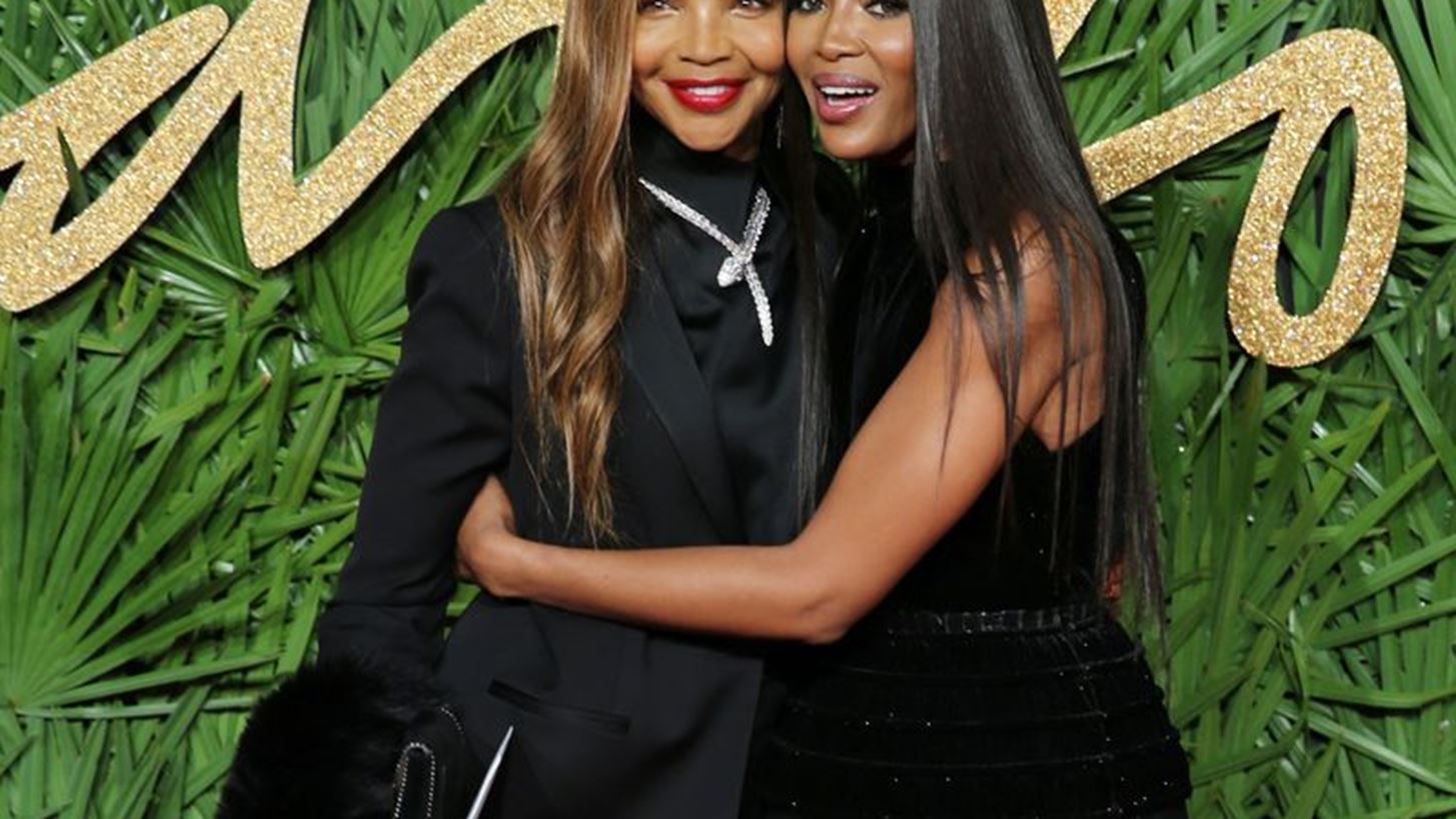 Naomi Campbell: &#x3A3;&#x3C4;&#x3B1; Fashion Awards &#x3BC;&#x3B5; &#x3C4;&#x3B7;&#x3BD; &#x3B5;&#x3BD;&#x3C4;&#x3C5;&#x3C0;&#x3C9;&#x3C3;&#x3B9;&#x3B1;&#x3BA;&#x3AE; &#x3BC;&#x3B7;&#x3C4;&#x3AD;&#x3C1;&#x3B1; &#x3C4;&#x3B7;&#x3C2;