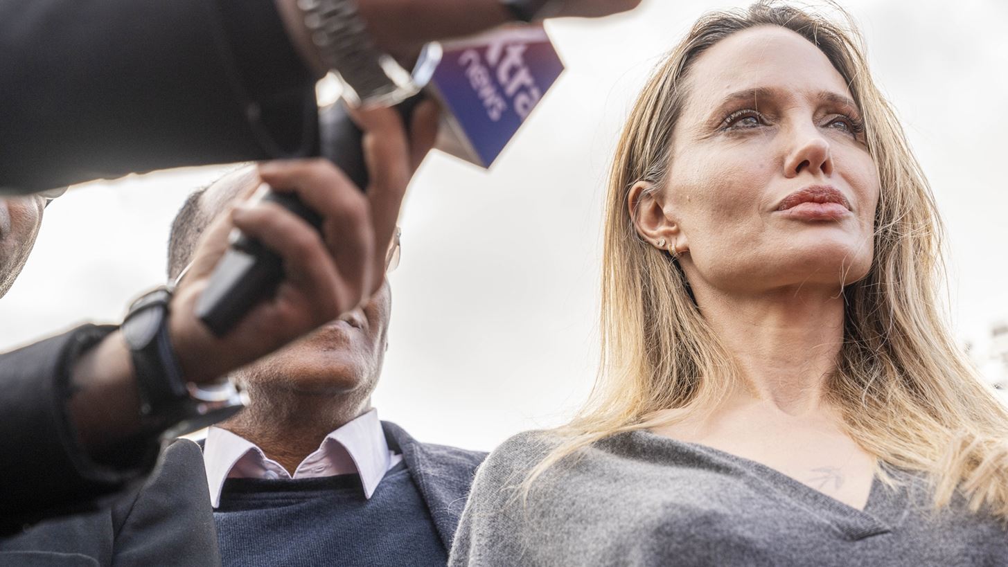 Angelina Jolie | Επισκέφτηκε τη Ράφα με σκοπό την επίσπευση της ανθρωπιστικής βοήθειας