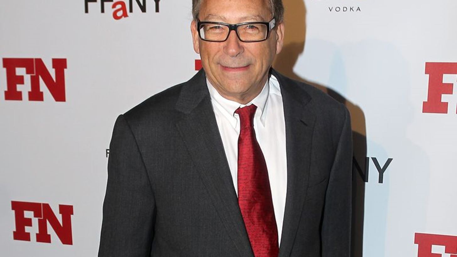 &#x39F; Stuart Weitzman &#x3B1;&#x3C0;&#x3BF;&#x3C3;&#x3CD;&#x3C1;&#x3B5;&#x3C4;&#x3B1;&#x3B9; &#x3B1;&#x3C0;&#x3CC; &#x3C4;&#x3BF; design &#x3C3;&#x3C4;&#x3B1; 75 &#x3C4;&#x3BF;&#x3C5;