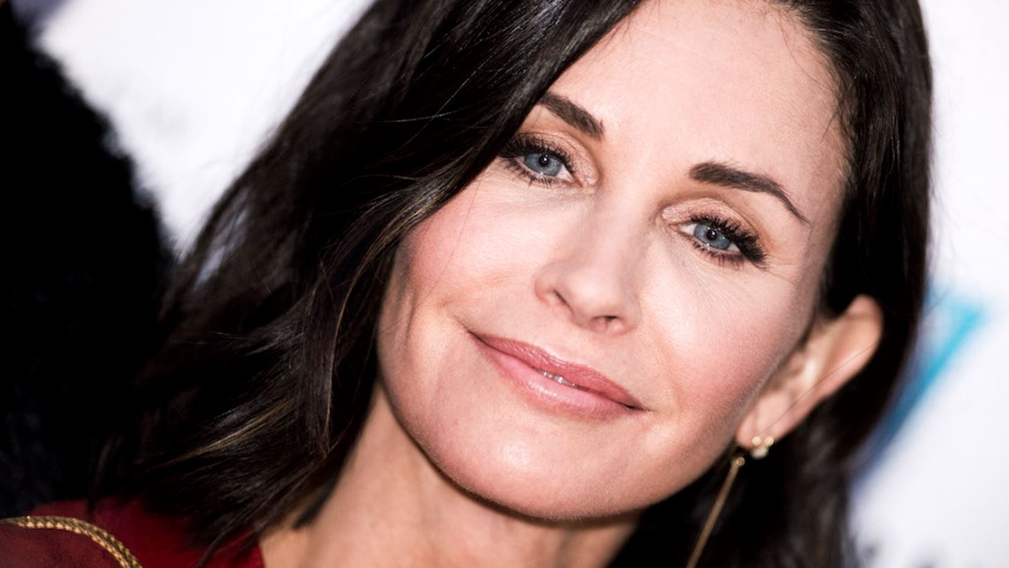 &#x397; &#x3BA;&#x3CC;&#x3C1;&#x3B7; &#x3C4;&#x3B7;&#x3C2; Courteney Cox &#x3C6;&#x3CC;&#x3C1;&#x3B5;&#x3C3;&#x3B5; &#x3C4;&#x3BF; &#x3C6;&#x3CC;&#x3C1;&#x3B5;&#x3BC;&#x3B1; &#x3C4;&#x3B7;&#x3C2; &#x3BC;&#x3B7;&#x3C4;&#x3AD;&#x3C1;&#x3B1;&#x3C2; &#x3C4;&#x3B7;&#x3C2; 21 &#x3C7;&#x3C1;&#x3CC;&#x3BD;&#x3B9;&#x3B1; &#x3BC;&#x3B5;&#x3C4;&#x3AC;