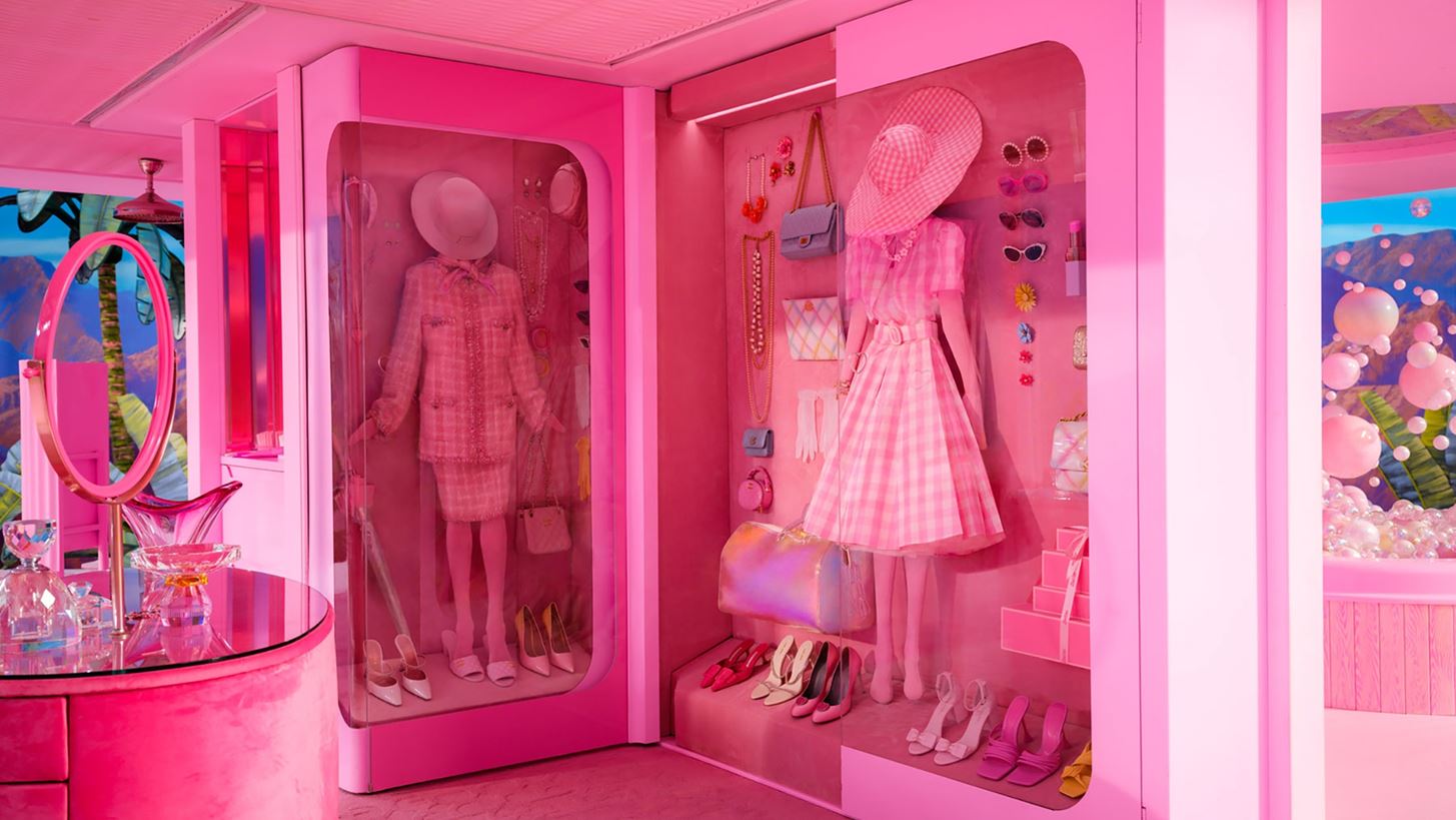 Barbie | &#x3A4;&#x3BF; &#x3C3;&#x3BA;&#x3BF;&#x3C4;&#x3B5;&#x3B9;&#x3BD;&#x3CC; success story &#x3C0;&#x3AF;&#x3C3;&#x3C9; &#x3B1;&#x3C0;&#x3CC; &#x3C4;&#x3B7; &#x3B8;&#x3C1;&#x3C5;&#x3BB;&#x3B9;&#x3BA;&#x3AE; &#x3BA;&#x3BF;&#x3CD;&#x3BA;&#x3BB;&#x3B1;