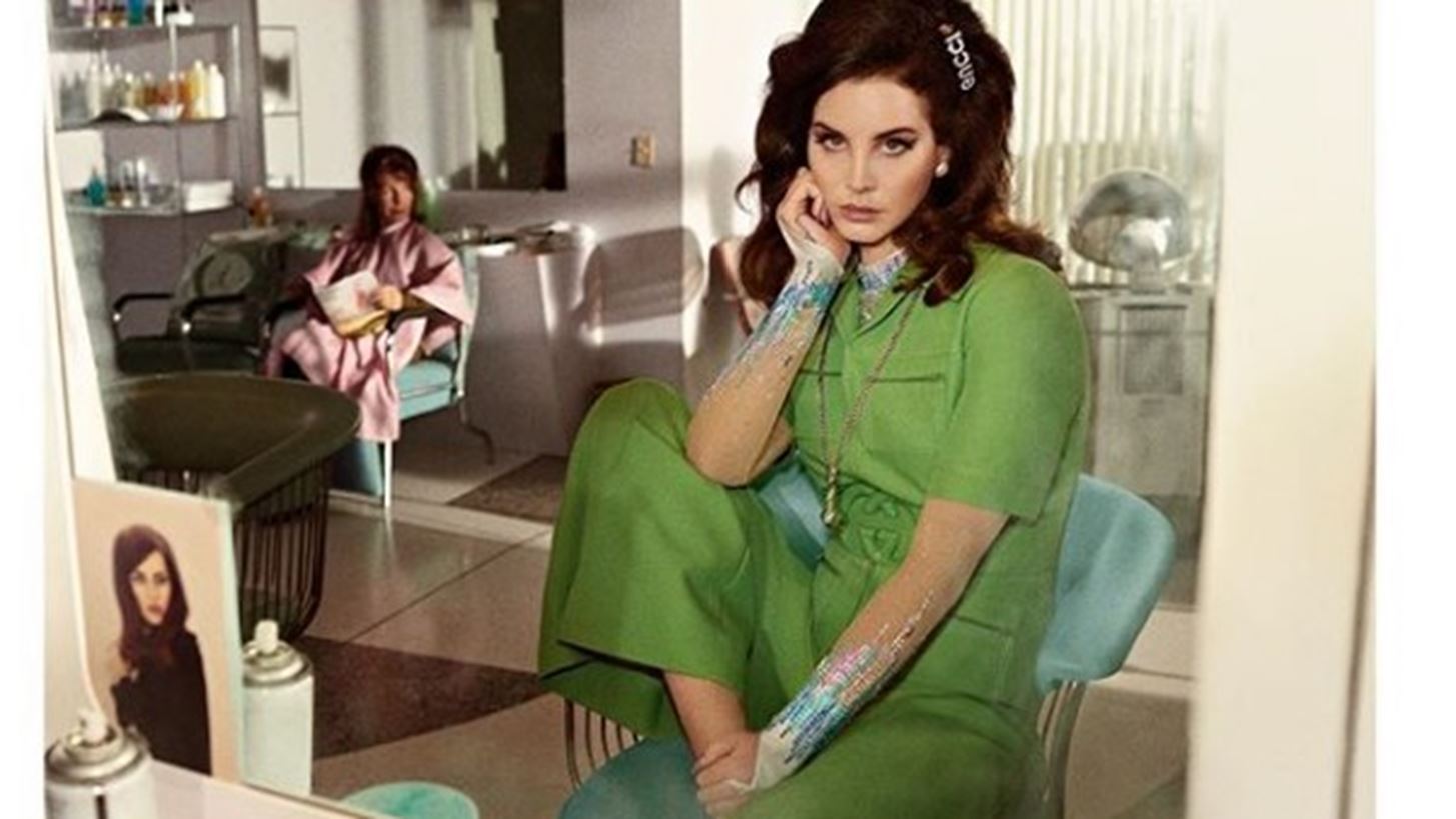 Courtney Love &#x3BA;&#x3B1;&#x3B9; Lana del Rey &#x3C3;&#x3C5;&#x3BD;&#x3B1;&#x3BD;&#x3C4;&#x3B9;&#x3BF;&#x3CD;&#x3BD;&#x3C4;&#x3B1;&#x3B9; &#x3C3;&#x3C4;&#x3B7;&#x3BD; &#x3BD;&#x3AD;&#x3B1; &#x3BA;&#x3B1;&#x3BC;&#x3C0;&#x3AC;&#x3BD;&#x3B9;&#x3B1; &#x3C4;&#x3BF;&#x3C5; &#x3BF;&#x3AF;&#x3BA;&#x3BF;&#x3C5; Gucci