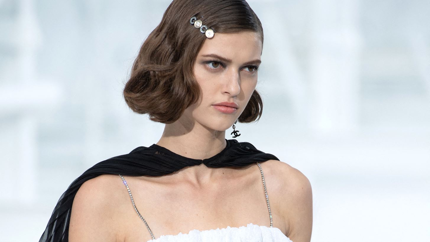 &#x3A3;&#x3B5; &#x3B4;&#x3B7;&#x3BC;&#x3BF;&#x3C0;&#x3C1;&#x3B1;&#x3C3;&#x3AF;&#x3B1; &#x3C3;&#x3C0;&#x3AC;&#x3BD;&#x3B9;&#x3B1; &#x3BA;&#x3BF;&#x3C3;&#x3BC;&#x3AE;&#x3BC;&#x3B1;&#x3C4;&#x3B1; &#x3C0;&#x3BF;&#x3C5; &#x3C3;&#x3C7;&#x3B5;&#x3B4;&#x3AF;&#x3B1;&#x3C3;&#x3B5; &#x3BF; Karl Lagerfeld