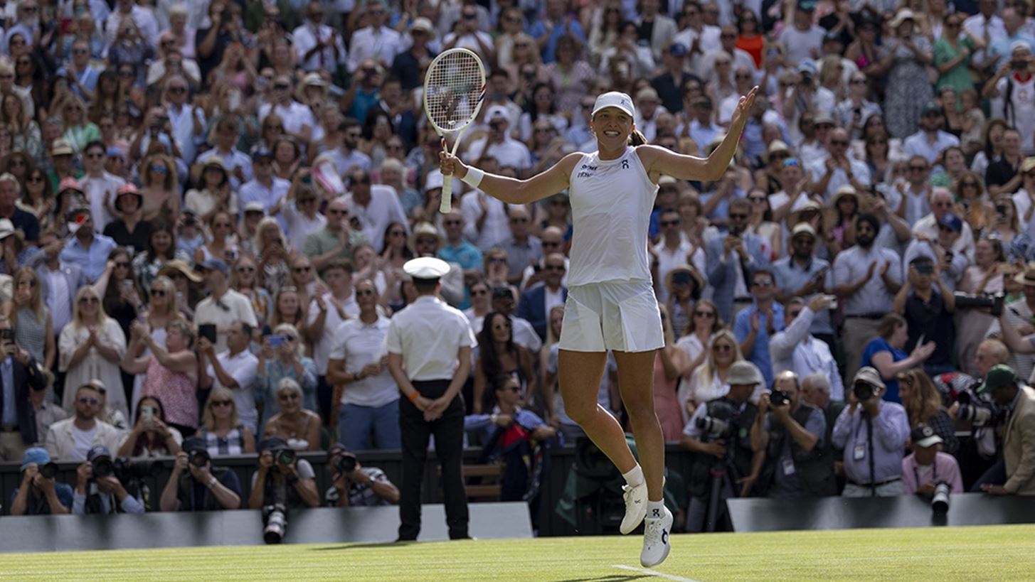 Wimbledon | &#x39D;&#x3AF;&#x3BA;&#x3B7; &#x3B3;&#x3B9;&#x3B1; &#x3C4;&#x3BF;&#x3C5;&#x3C2; Jannik Sinner &#x3BA;&#x3B1;&#x3B9; Iga Swiatek