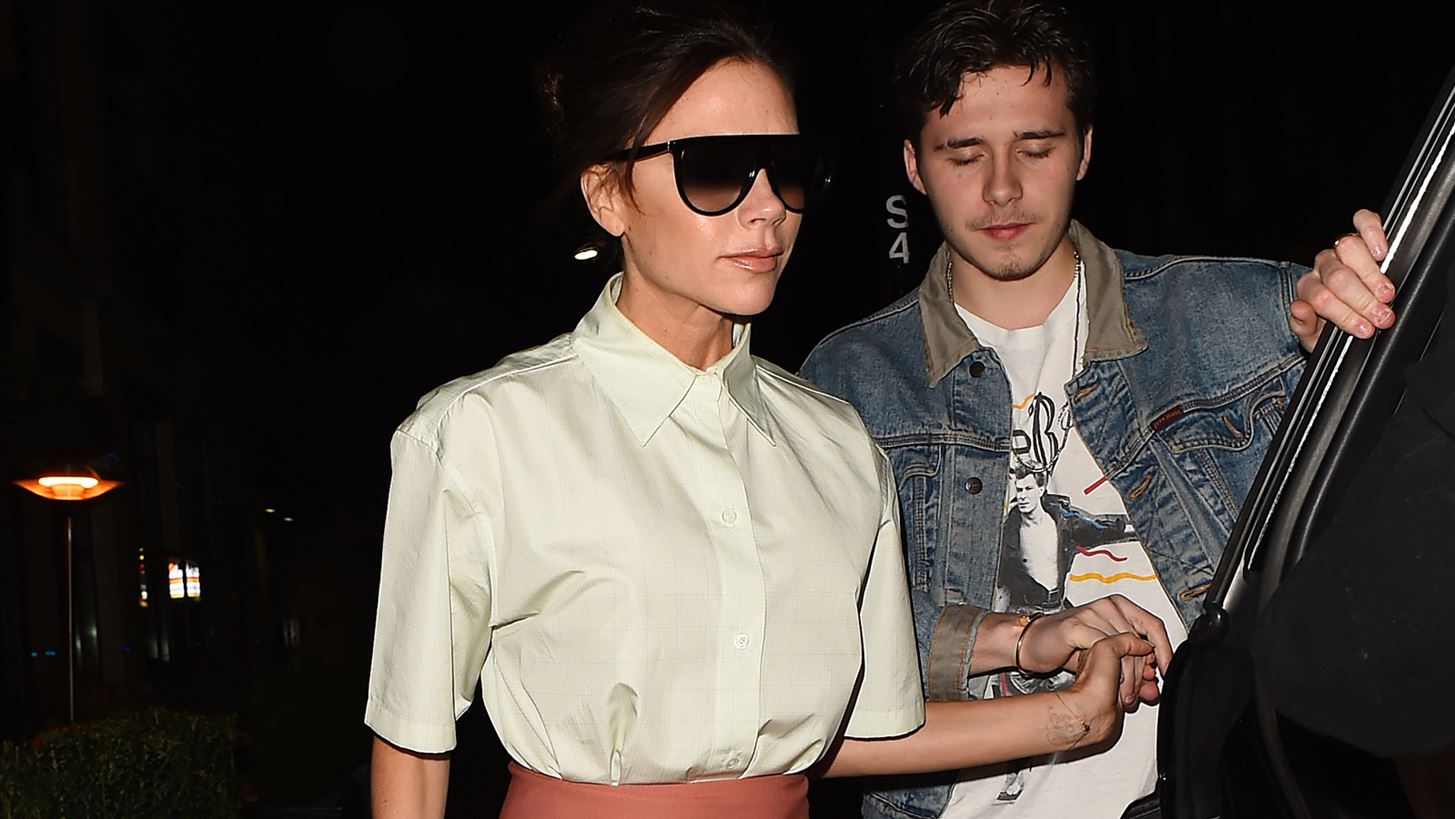 Victoria Beckham: &#x3A4;&#x3BF; &#x3B1;&#x3B3;&#x3B1;&#x3C0;&#x3B7;&#x3BC;&#x3AD;&#x3BD;&#x3BF; outfit &#x3C4;&#x3B7;&#x3C2; &#x3C4;&#x3CE;&#x3C1;&#x3B1; &#x3B5;&#x3AF;&#x3BD;&#x3B1;&#x3B9; &#x3C0;&#x3B1;&#x3BD;&#x3B5;&#x3CD;&#x3BA;&#x3BF;&#x3BB;&#x3BF; &#x3BD;&#x3B1; &#x3C4;&#x3BF; &#x3B1;&#x3BD;&#x3C4;&#x3B9;&#x3B3;&#x3C1;&#x3AC;&#x3C8;&#x3B5;&#x3B9;&#x3C2;