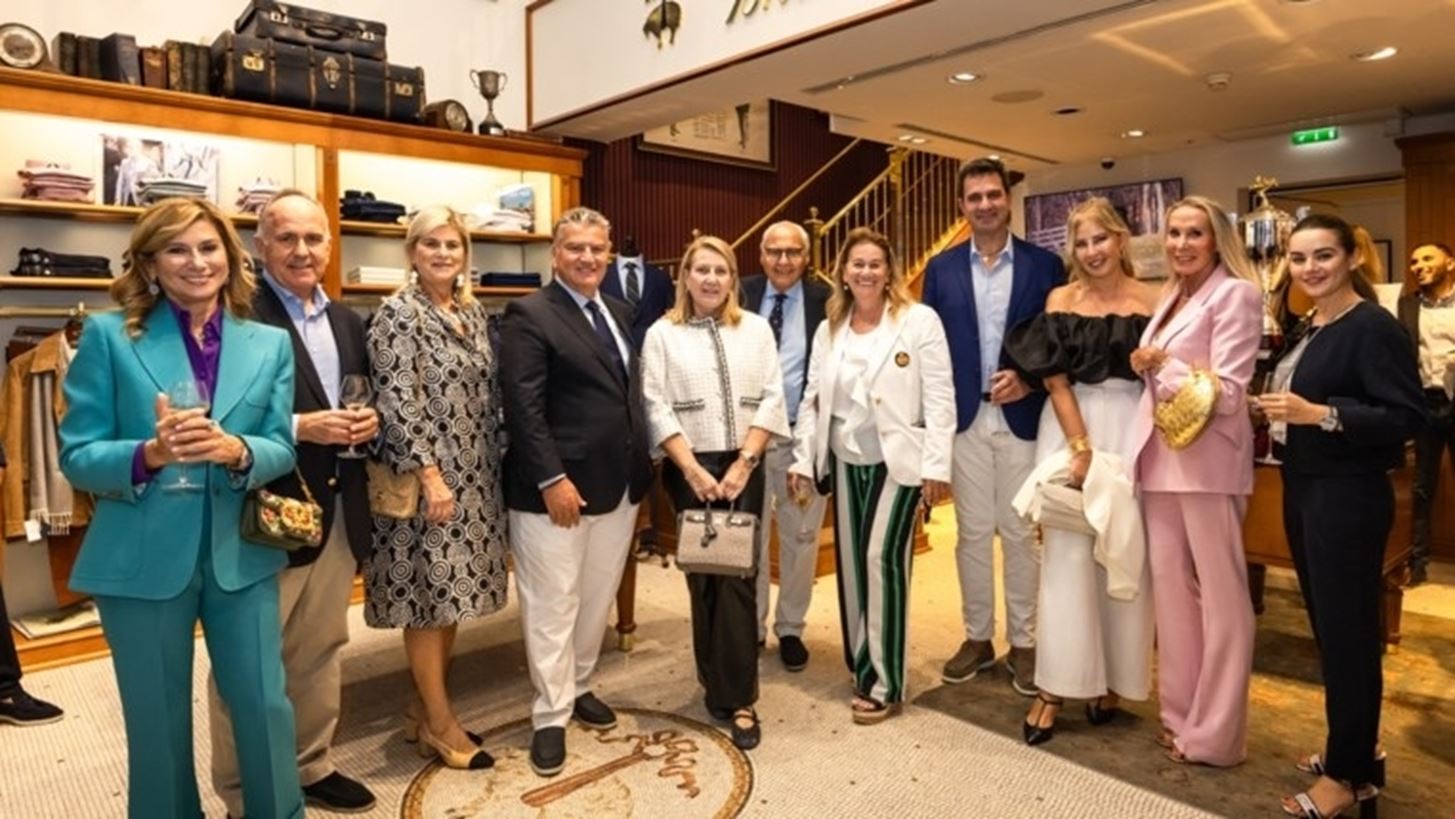 Ribco &amp; Brooks Brothers &#x3AD;&#x3BD;&#x3C9;&#x3C3;&#x3B1;&#x3BD; &#x3C4;&#x3B9;&#x3C2; &#x3B4;&#x3C5;&#x3BD;&#x3AC;&#x3BC;&#x3B5;&#x3B9;&#x3C2; &#x3C4;&#x3BF;&#x3C5;&#x3C2; &#x3C3;&#x3C4;&#x3BF; Monaco Yacht Show