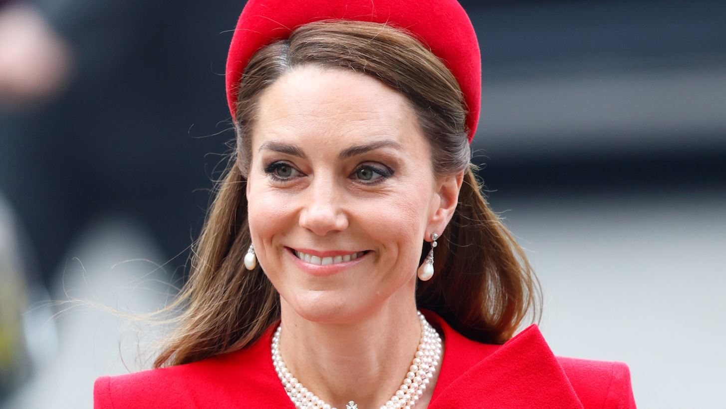 &#x3A4;&#x3B9; &#x3C3;&#x3C5;&#x3BD;&#x3B4;&#x3AD;&#x3B5;&#x3B9; &#x3C4;&#x3B7;&#x3BD; Kate Middleton &#x3BC;&#x3B5; &#x3C4;&#x3BF;&#x3C5;&#x3C2; &#x3B1;&#x3C1;&#x3C7;&#x3B1;&#x3AF;&#x3BF;&#x3C5;&#x3C2; &#x388;&#x3BB;&#x3BB;&#x3B7;&#x3BD;&#x3B5;&#x3C2;;