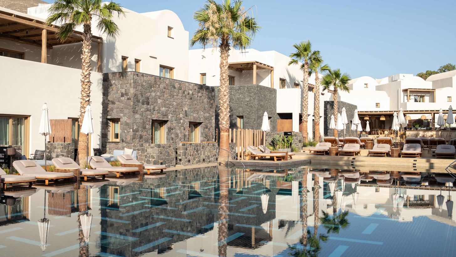 Radisson Blu Zaffron Resort | &#x3A4;&#x3BF; &#x3BA;&#x3C5;&#x3BA;&#x3BB;&#x3B1;&#x3B4;&#x3AF;&#x3C4;&#x3B9;&#x3BA;&#x3B7;&#x3C2; &#x3C6;&#x3B9;&#x3BB;&#x3BF;&#x3C3;&#x3BF;&#x3C6;&#x3AF;&#x3B1;&#x3C2; resort &#x3C0;&#x3BF;&#x3C5; &#x3BC;&#x3AC;&#x3C2; &#x3BF;&#x3B4;&#x3B7;&#x3B3;&#x3B5;&#x3AF; (&#x3BA;&#x3B1;&#x3B9;) &#x3C6;&#x3AD;&#x3C4;&#x3BF;&#x3C2; &#x3C3;&#x3C4;&#x3B7; &#x3A3;&#x3B1;&#x3BD;&#x3C4;&#x3BF;&#x3C1;&#x3AF;&#x3BD;&#x3B7;