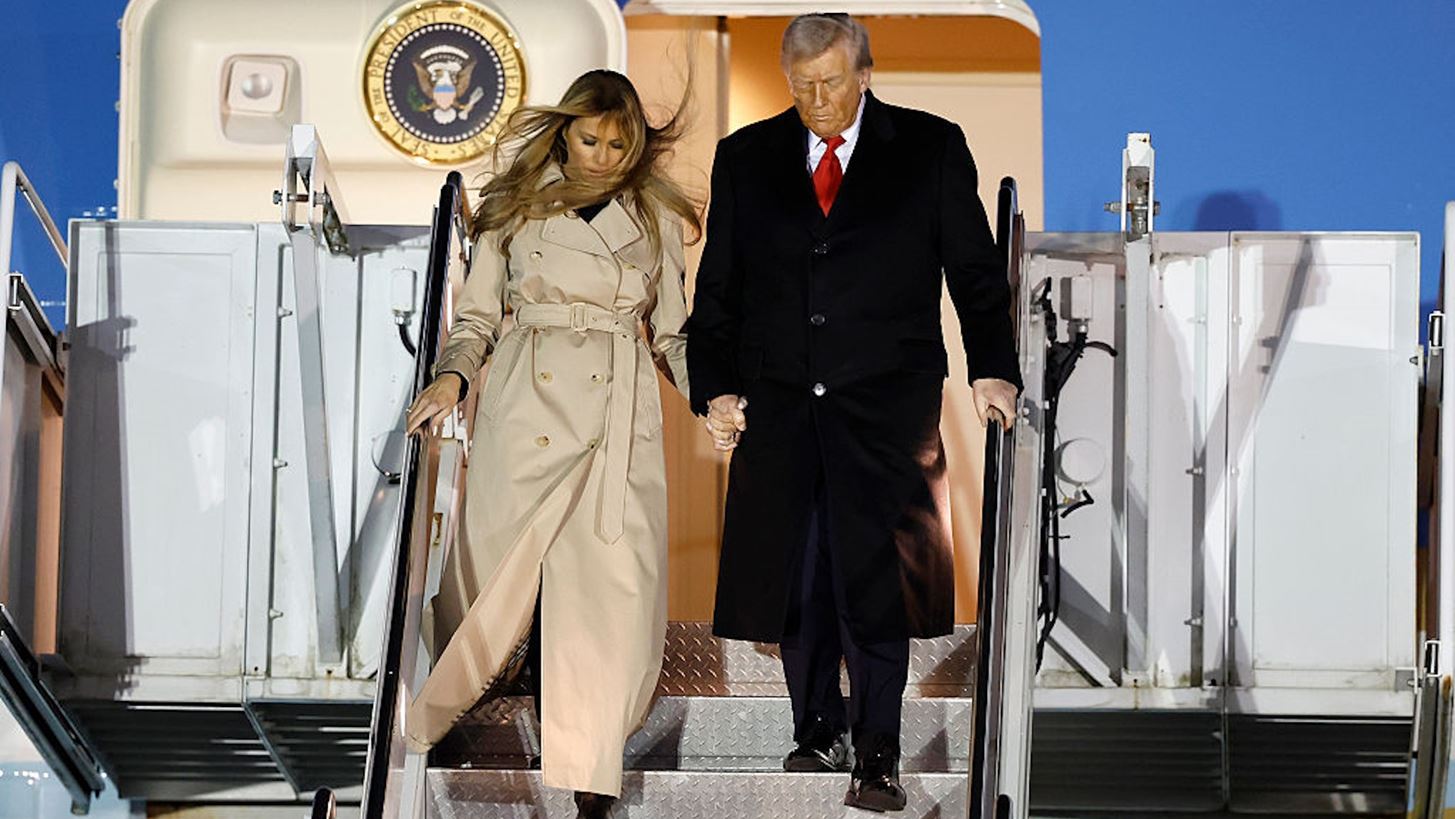 Melania Trump | M&#x3B5; &#x3B2;&#x3C1;&#x3B5;&#x3C4;&#x3B1;&#x3BD;&#x3B9;&#x3BA;&#x3AE; &#x3C5;&#x3C0;&#x3BF;&#x3B3;&#x3C1;&#x3B1;&#x3C6;&#x3AE; &#x3C4;&#x3BF; custom made look &#x3C0;&#x3BF;&#x3C5; &#x3B5;&#x3C0;&#x3AD;&#x3BB;&#x3B5;&#x3BE;&#x3B5; &#x3B3;&#x3B9;&#x3B1; &#x3C4;&#x3B7;&#x3BD; &#x3AC;&#x3C6;&#x3B9;&#x3BE;&#x3AE; &#x3C4;&#x3B7;&#x3C2; &#x3C3;&#x3C4;&#x3BF; &#x39B;&#x3BF;&#x3BD;&#x3B4;&#x3AF;&#x3BD;&#x3BF;