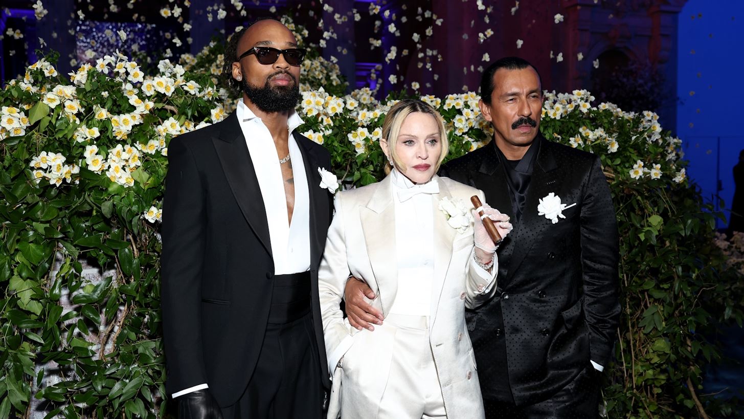 &#x397; Madonna &#x3B5;&#x3AF;&#x3BD;&#x3B1;&#x3B9; &#x3C4;&#x3C1;&#x3B5;&#x3BB;&#x3AC; &#x3B5;&#x3C1;&#x3C9;&#x3C4;&#x3B5;&#x3C5;&#x3BC;&#x3AD;&#x3BD;&#x3B7; | &#x3A0;&#x3BF;&#x3B9;&#x3BF;&#x3C2; &#x3B5;&#x3AF;&#x3BD;&#x3B1;&#x3B9; &#x3BF; &#x3C3;&#x3CD;&#x3BD;&#x3C4;&#x3C1;&#x3BF;&#x3C6;&#x3CC;&#x3C2; &#x3C4;&#x3B7;&#x3C2;, Akeem Morris &#x3C0;&#x3BF;&#x3C5; &#x3AD;&#x3C7;&#x3B5;&#x3B9; &#x3C4;&#x3B7;&#x3BD; &#x3AF;&#x3B4;&#x3B9;&#x3B1; &#x3B7;&#x3BB;&#x3B9;&#x3BA;&#x3AF;&#x3B1; &#x3BC;&#x3B5; &#x3C4;&#x3B7;&#x3BD; &#x3BA;&#x3CC;&#x3C1;&#x3B7; &#x3C4;&#x3B7;&#x3C2; Lourdes;