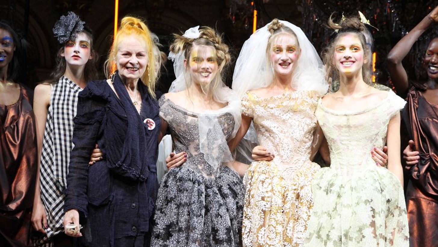 &#x397; &#x3B6;&#x3C9;&#x3AE; &#x3C4;&#x3B7;&#x3C2; Vivienne Westwood &#x3B3;&#x3AF;&#x3BD;&#x3B5;&#x3C4;&#x3B1;&#x3B9; &#x3BD;&#x3C4;&#x3BF;&#x3BA;&#x3B9;&#x3BC;&#x3B1;&#x3BD;&#x3C4;&#x3AD;&#x3C1;