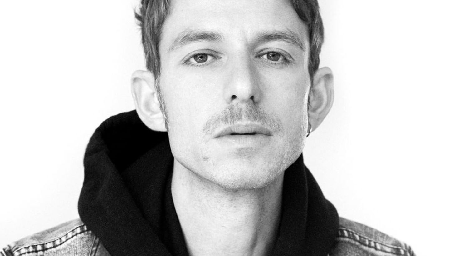 &#x39F; Nicolas Di Felice &#x3B5;&#x3AF;&#x3BD;&#x3B1;&#x3B9; &#x3BF; &#x3BD;&#x3AD;&#x3BF;&#x3C2; creative director &#x3C4;&#x3BF;&#x3C5; &#x3BF;&#x3AF;&#x3BA;&#x3BF;&#x3C5; Courre&#x300;ges