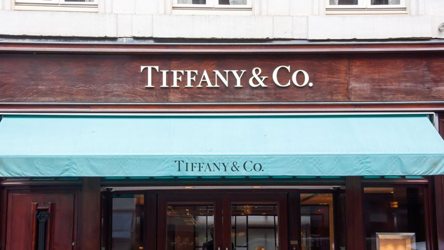 &#x3A4;&#x3BF; Tiffany &amp; Co. &#x3B2;&#x3AC;&#x3C6;&#x3B5;&#x3B9; &#x3B3;&#x3B1;&#x3BB;&#x3AC;&#x3B6;&#x3B9;&#x3B1; &#x3C4;&#x3B7; &#x39D;&#x3AD;&#x3B1; &#x3A5;&#x3CC;&#x3C1;&#x3BA;&#x3B7; &#x3B3;&#x3B9;&#x3B1; &#x3C4;&#x3B7; &#x3BD;&#x3AD;&#x3B1; &#x3C4;&#x3BF;&#x3C5; &#x3BA;&#x3B1;&#x3BC;&#x3C0;&#x3AC;&#x3BD;&#x3B9;&#x3B1;