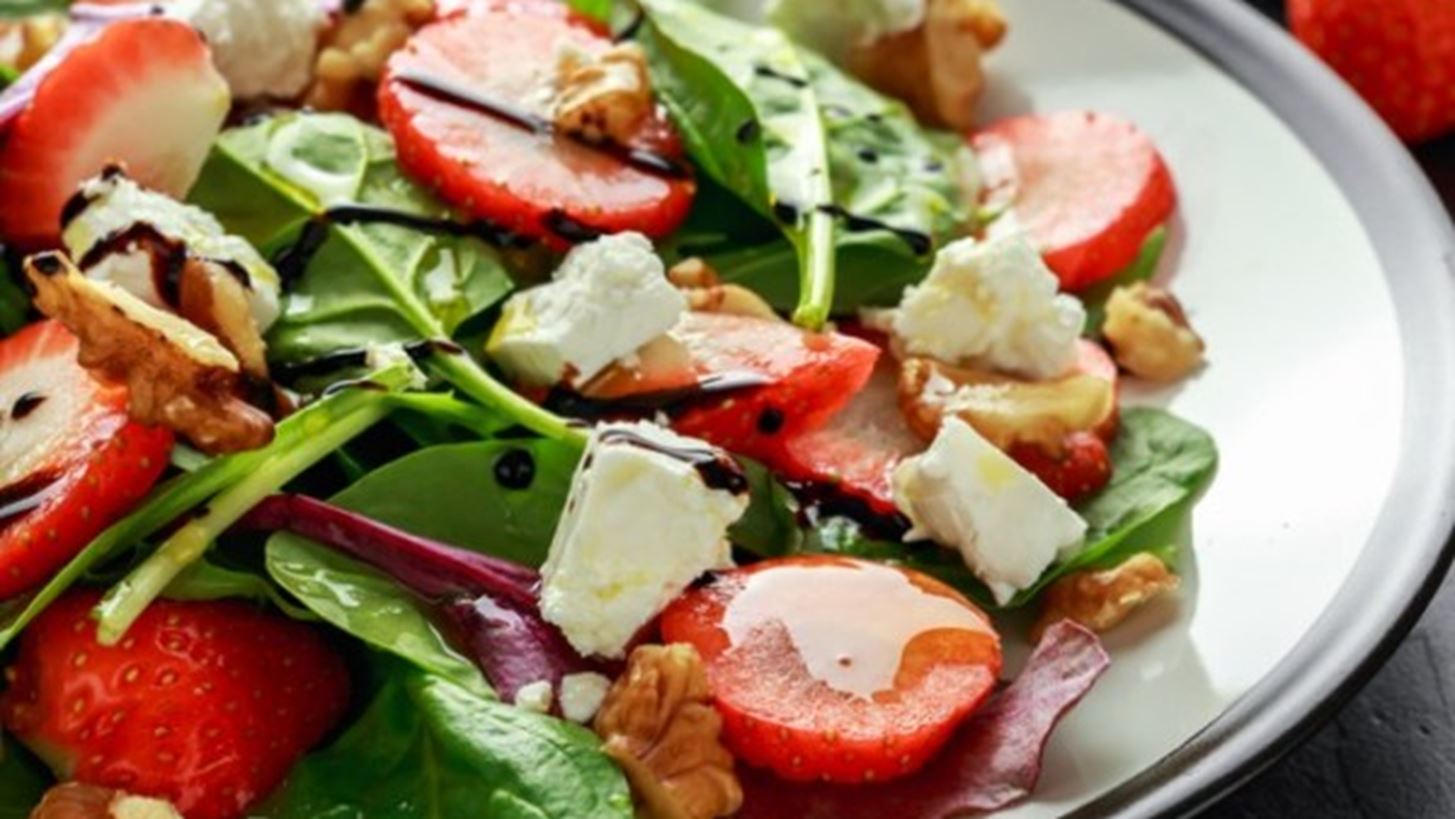 Ιδέες για φράουλες: 5 διαφορετικοί τρόποι να απολαύσεις το πιο χαρακτηριστικό φρούτο της εποχής