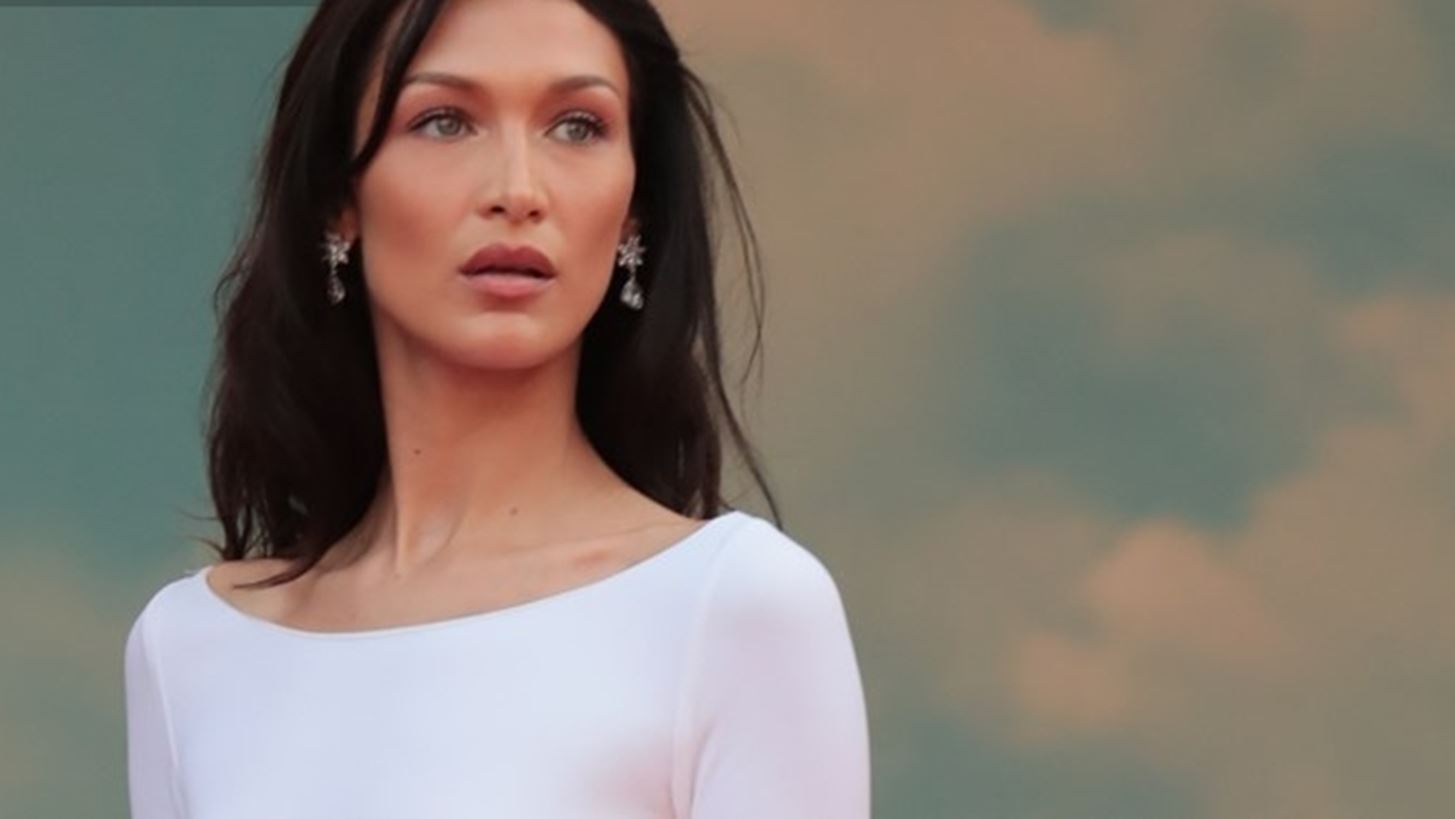 Bella Hadid | &#x3A7;&#x3BF;&#x3C1;&#x3B5;&#x3CD;&#x3B5;&#x3B9; &#x3C3;&#x3C5;&#x3C1;&#x3C4;&#x3AC;&#x3BA;&#x3B9; &#x3BC;&#x3B5; &#x3C6;&#x3CC;&#x3BD;&#x3C4;&#x3BF; &#x3C4;&#x3B7;&#x3BD; &#x3A3;&#x3CD;&#x3BC;&#x3B7; &#x3BA;&#x3B1;&#x3B9; &#x3B3;&#x3AF;&#x3BD;&#x3B5;&#x3C4;&#x3B1;&#x3B9; viral
