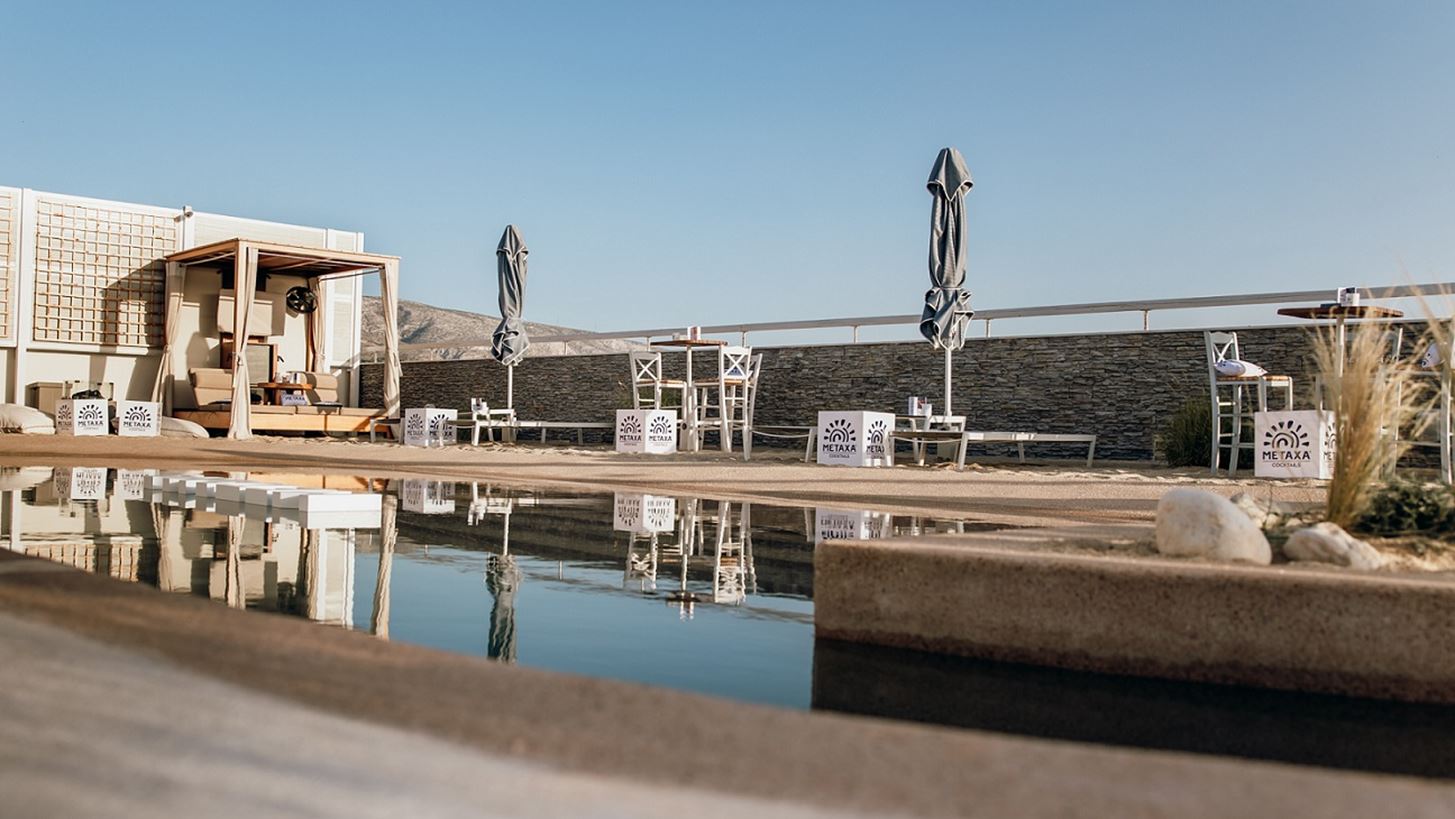 Pop up METAXA bar &#x3C3;&#x3C4;&#x3B7; Mavili Beach