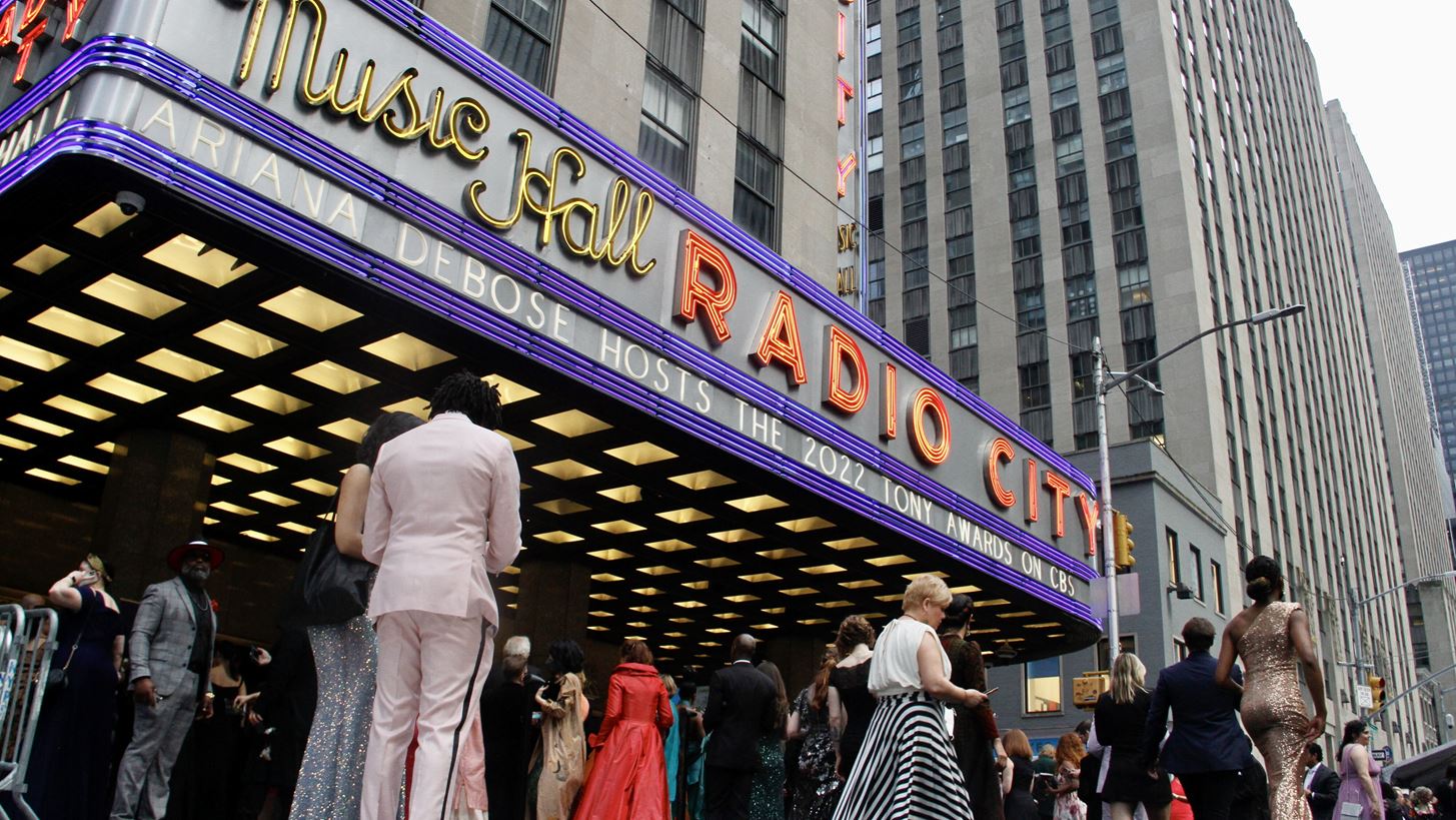 Tony Awards 2022 | &#x39F;&#x3B9; &#x3BC;&#x3B5;&#x3B3;&#x3AC;&#x3BB;&#x3BF;&#x3B9; &#x3BD;&#x3B9;&#x3BA;&#x3B7;&#x3C4;&#x3AD;&#x3C2; &#x3C4;&#x3BF;&#x3C5; Broadway