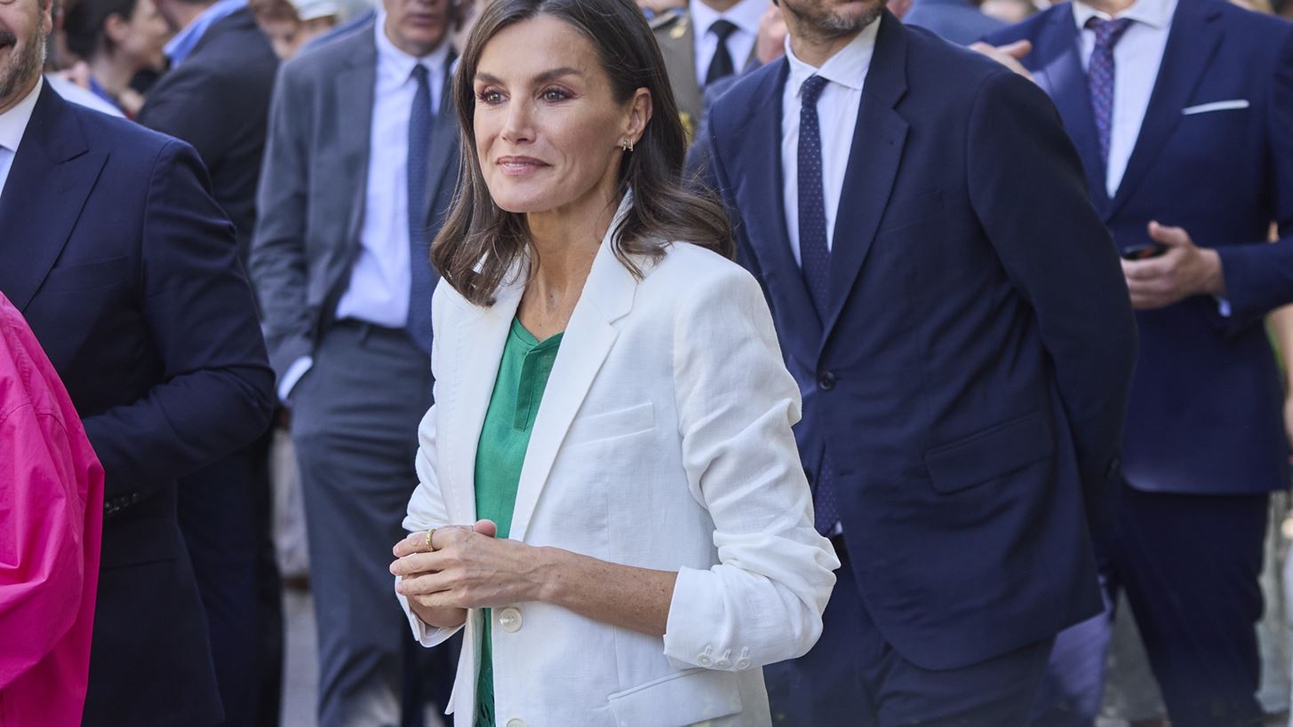 &#x397; &#x392;&#x3B1;&#x3C3;&#x3AF;&#x3BB;&#x3B9;&#x3C3;&#x3C3;&#x3B1; Letizia &#x3BC;&#x3B5; &#x3BB;&#x3B5;&#x3C5;&#x3BA;&#x3CC; &#x3BA;&#x3BF;&#x3C3;&#x3C4;&#x3BF;&#x3CD;&#x3BC;&#x3B9; &#x3B1;&#x3C0;&#x3CC; &#x3C4;&#x3B7; Mango