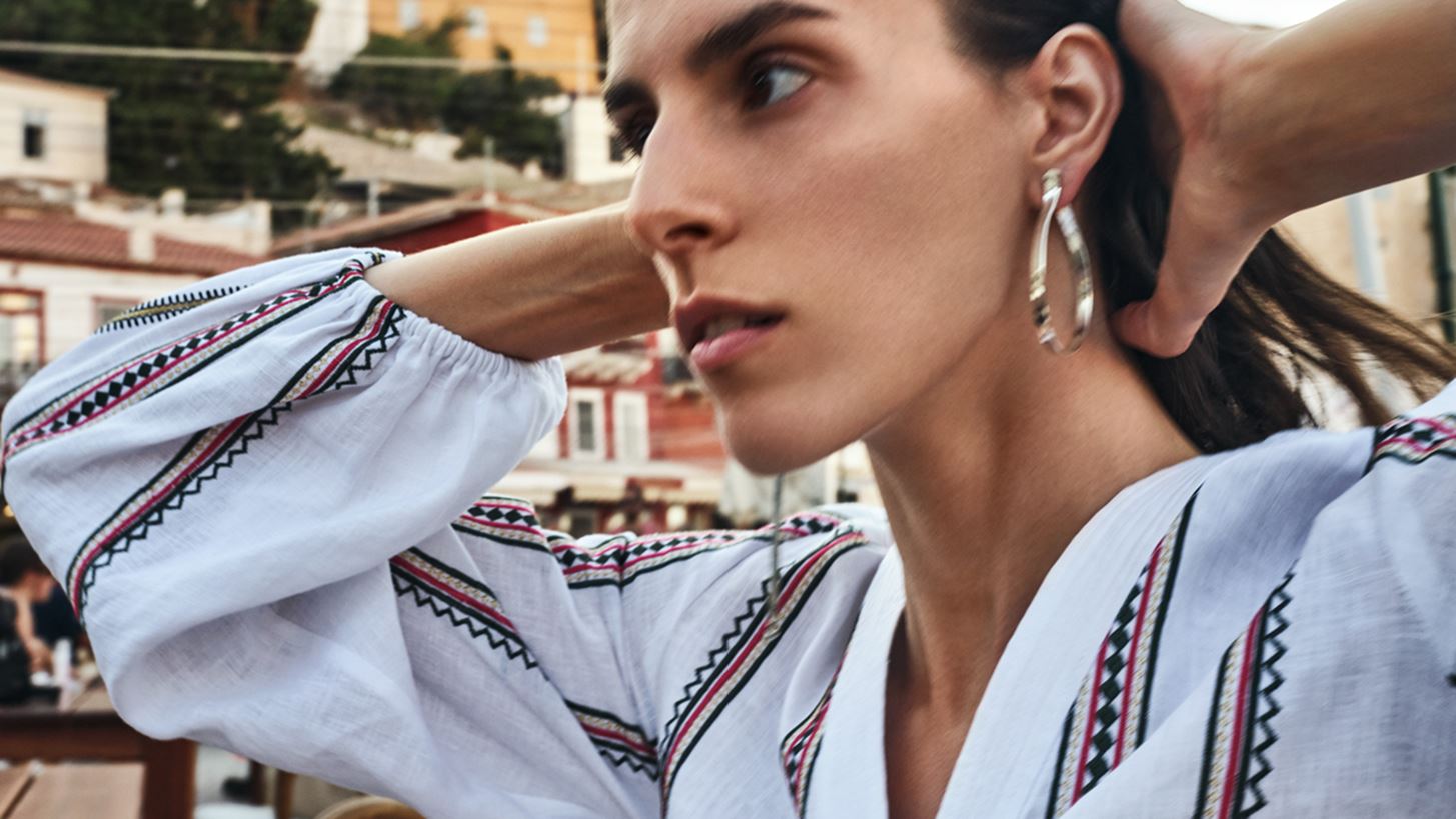 Τα κοσμήματα Yannis Sergakis βρήκαν τη δική τους θέση στην Ύδρα