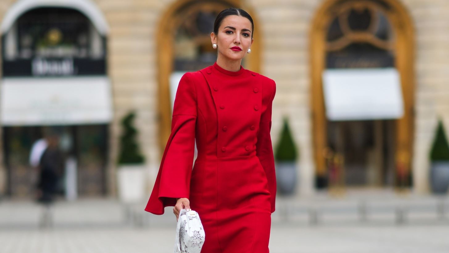 Γιατί αξίζει να έχεις τουλάχιστον ένα κόκκινο φόρεμα στην festive γκαρνταρόμπα σου