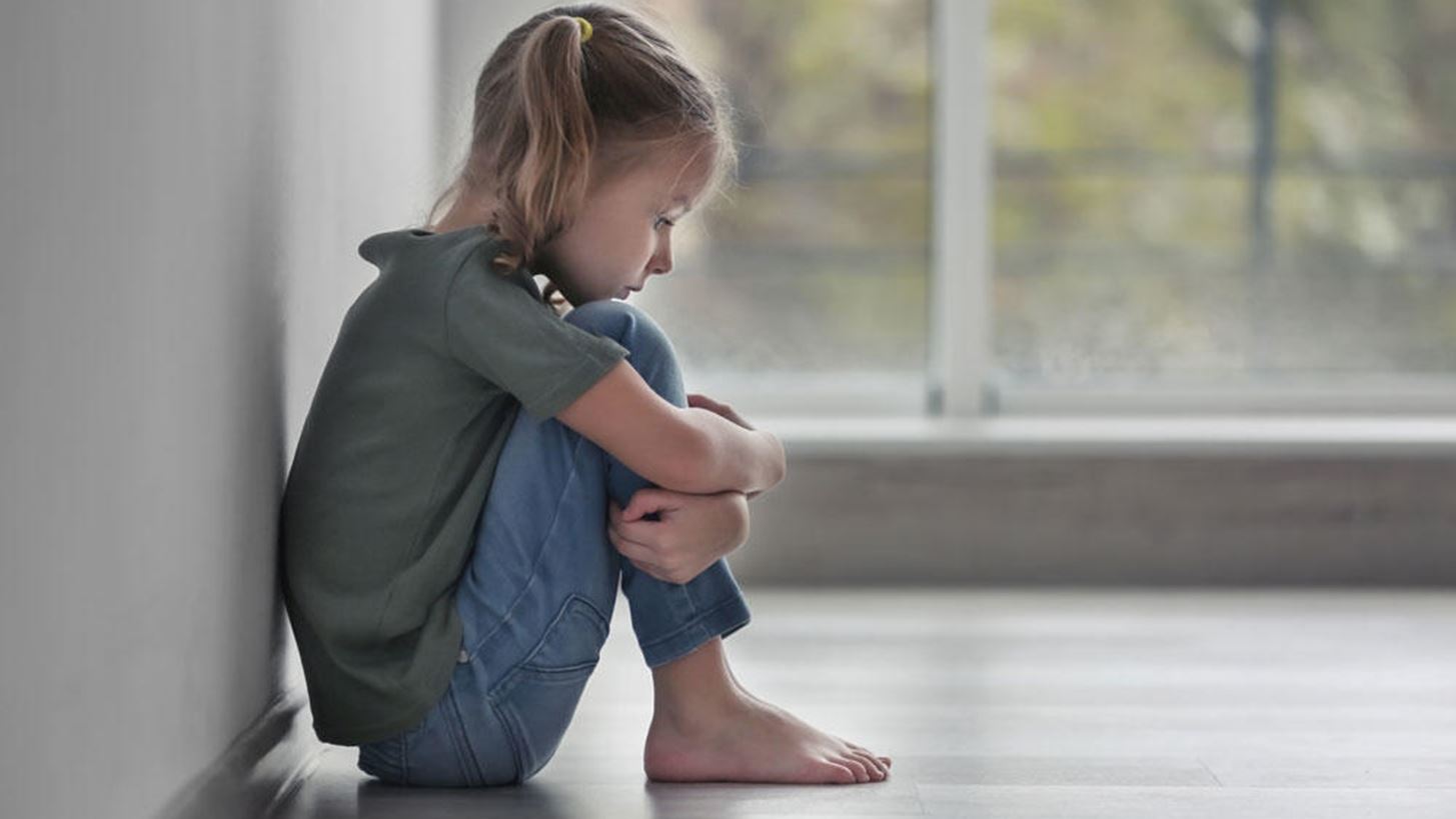 Time-out | &quot;&#x39C;&#x3B1;&#x3BC;&#x3AC;, &#x3CC;&#x3C4;&#x3B1;&#x3BD; &#x3B5;&#x3AF;&#x3BC;&#x3B1;&#x3B9; &#x3B8;&#x3C5;&#x3BC;&#x3C9;&#x3BC;&#x3AD;&#x3BD;&#x3B7;, &#x3BC;&#x3B7; &#x3BC;&#x3B5; &#x3B1;&#x3C6;&#x3AE;&#x3BD;&#x3B5;&#x3B9;&#x3C2; &#x3BC;&#x3CC;&#x3BD;&#x3B7; &#x3BC;&#x3B5; &#x3C4;&#x3B9;&#x3C2; &#x3BC;&#x3B1;&#x3CD;&#x3C1;&#x3B5;&#x3C2; &#x3C3;&#x3BA;&#x3AD;&#x3C8;&#x3B5;&#x3B9;&#x3C2; &#x3BC;&#x3BF;&#x3C5;&quot;