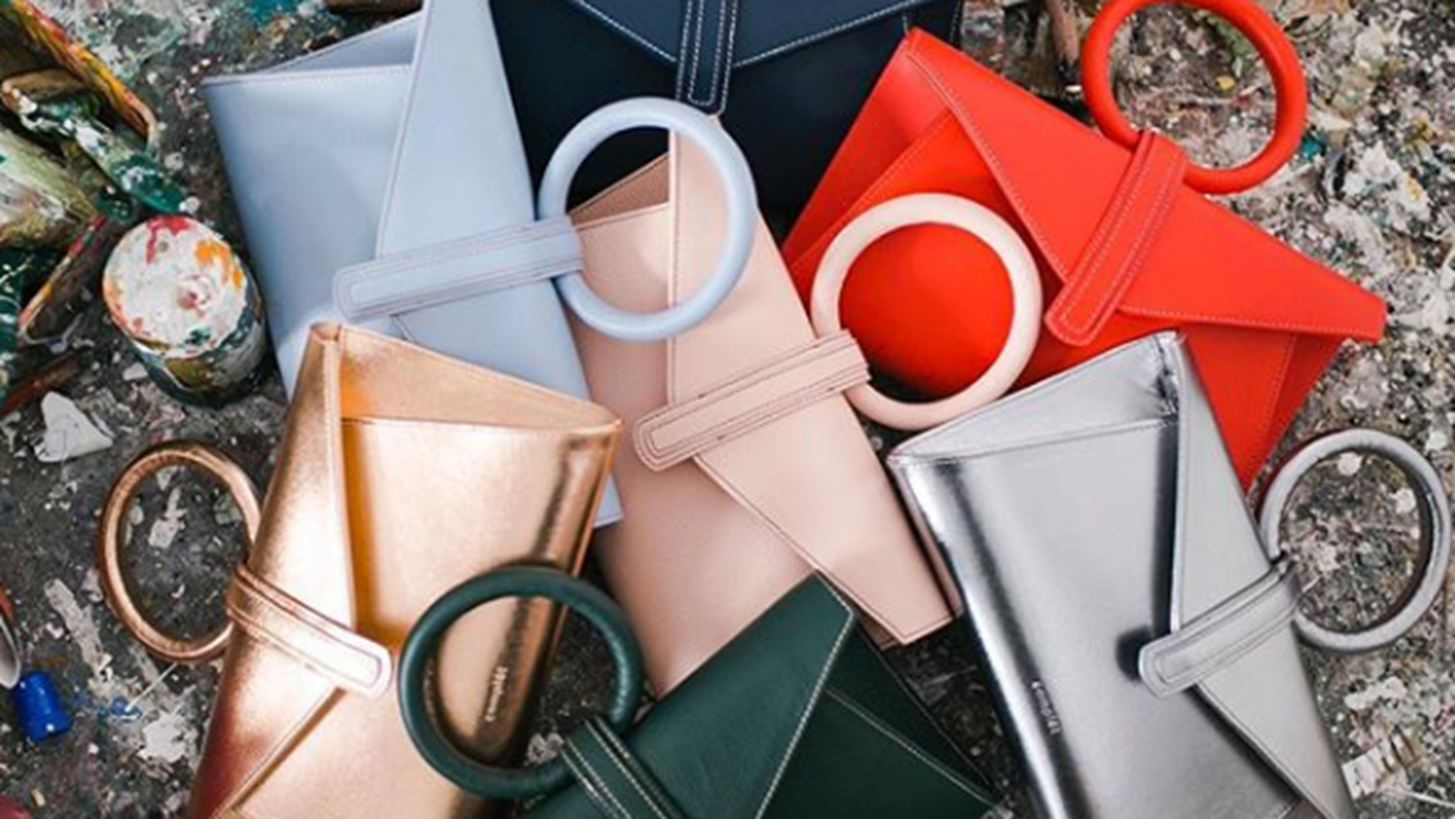 Compl&#xE9;t | &#x3A4;&#x3BF; &#x3BD;&#x3AD;&#x3BF;, &#x3B2;&#x3C1;&#x3B5;&#x3C4;&#x3B1;&#x3BD;&#x3B9;&#x3BA;&#x3CC; bag brand &#x3B1;&#x3C0;&#x3CC; &#x3C4;&#x3B7; &#x3B2;&#x3B1;&#x3C6;&#x3C4;&#x3B9;&#x3C3;&#x3C4;&#x3AE;&#x3C1;&#x3B1; &#x3C4;&#x3BF;&#x3C5; Hubert De Givenchy