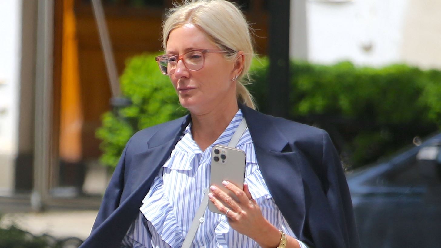 Η chic εμφάνιση της Marie Chantal με πουά φόρεμα