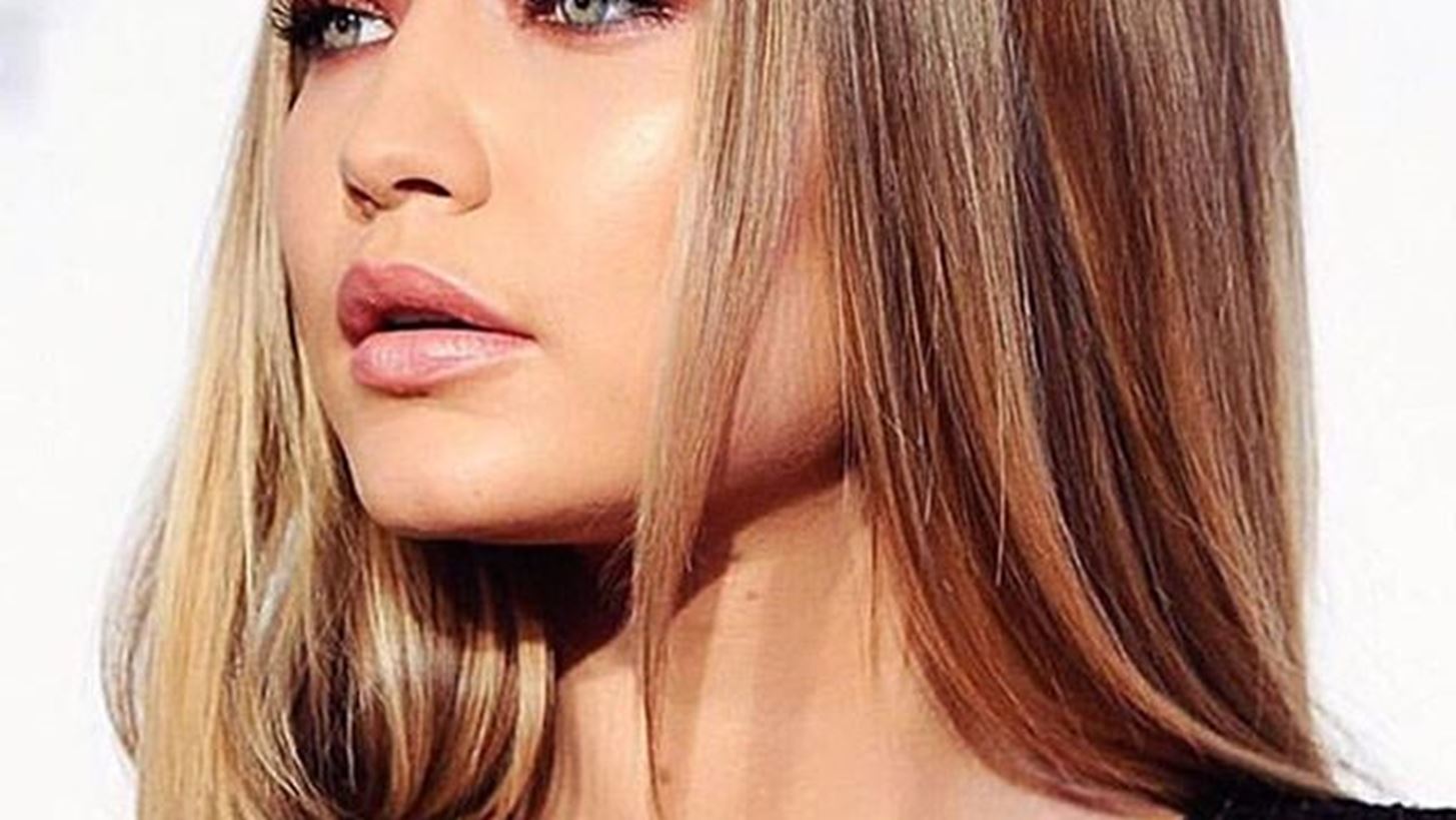 &#x397; Gigi Hadid &quot;&#x3C0;&#x3BF;&#x3B6;&#x3AC;&#x3C1;&#x3B5;&#x3B9;&quot; &#x3BC;&#x3B5; &#x3C4;&#x3BF;&#x3BD; &#x3C0;&#x3B9;&#x3BF; &#x3B1;&#x3C0;&#x3C1;&#x3BF;&#x3C3;&#x3B4;&#x3CC;&#x3BA;&#x3B7;&#x3C4;&#x3BF; &#x3C4;&#x3C1;&#x3CC;&#x3C0;&#x3BF; &#x3B3;&#x3B9;&#x3B1; &#x3C4;&#x3BF; &#x3B7;&#x3BC;&#x3B5;&#x3C1;&#x3BF;&#x3BB;&#x3CC;&#x3B3;&#x3B9;&#x3BF; &#x3C4;&#x3BF;&#x3C5; Love (&#x3B2;&#x3AF;&#x3BD;&#x3C4;&#x3B5;&#x3BF;)