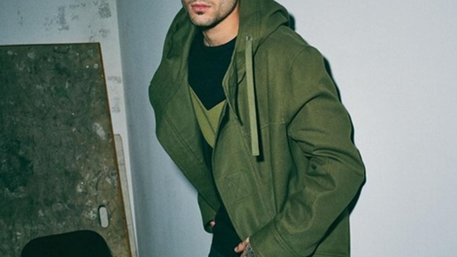 Zayn Malik: &#x3A4;&#x3BF;&#x3BD; &#x3AD;&#x3C7;&#x3B5;&#x3B9; &#x3BB;&#x3B1;&#x3C4;&#x3C1;&#x3AD;&#x3C8;&#x3B5;&#x3B9; &#x3CC;&#x3BB;&#x3B7; &#x3B7; &#x3BF;&#x3B9;&#x3BA;&#x3BF;&#x3B3;&#x3AD;&#x3BD;&#x3B5;&#x3B9;&#x3B1; Hadid!