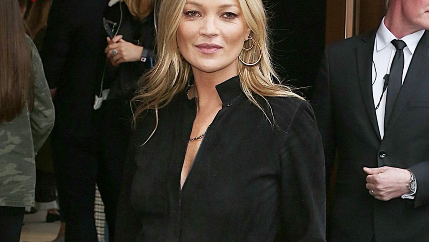 &#x397; &#x39A;ate Moss &#x3C6;&#x3BF;&#x3C1;&#x3AC; &#x3C4;&#x3BF; &quot;&#x3BC;&#x3C0;&#x3BB;&#x3B5; &#x3B2;&#x3B5;&#x3BB;&#x3BF;&#x3CD;&#x3B4;&#x3BF;&quot; &#x3BC;&#x3B5; &#x3C4;&#x3BF;&#x3BD; &#x3C0;&#x3B9;&#x3BF; chic &#x3C4;&#x3C1;&#x3CC;&#x3C0;&#x3BF;