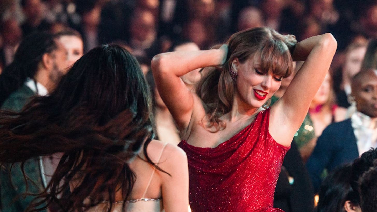 &#x3A4;aylor Swift | &#x397; &#x3B5;&#x3BE;&#x3B1;&#x3B9;&#x3C1;&#x3B5;&#x3C4;&#x3B9;&#x3BA;&#x3AC; &#x3C0;&#x3C1;&#x3BF;&#x3BA;&#x3BB;&#x3B7;&#x3C4;&#x3B9;&#x3BA;&#x3AE; &#x3C0;&#x3CC;&#x3B6;&#x3B1; &#x3C3;&#x3B5; &#x3B5;&#x3BE;&#x3CE;&#x3C6;&#x3C5;&#x3BB;&#x3BB;&#x3BF; album, &#x3B4;&#x3B9;&#x3C7;&#x3AC;&#x3B6;&#x3B5;&#x3B9; &#x3C4;&#x3BF;&#x3C5;&#x3C2; &#x3B8;&#x3B1;&#x3C5;&#x3BC;&#x3B1;&#x3C3;&#x3C4;&#x3AD;&#x3C2; &#x3C4;&#x3B7;&#x3C2;