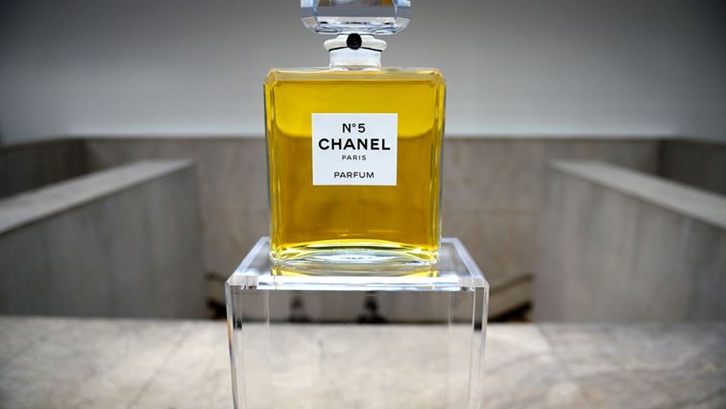 5 &#x3C0;&#x3C1;&#x3AC;&#x3B3;&#x3BC;&#x3B1;&#x3C4;&#x3B1; &#x3C0;&#x3BF;&#x3C5; &#x3B4;&#x3B5; &#x3B3;&#x3BD;&#x3CE;&#x3C1;&#x3B9;&#x3B6;&#x3B5;&#x3C2; &#x3B3;&#x3B9;&#x3B1; &#x3C4;&#x3BF; &#x3AC;&#x3C1;&#x3C9;&#x3BC;&#x3B1; Chanel No 5