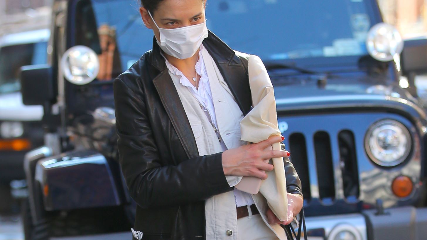 Leather &#x3BA;&#x3B1;&#x3BC;&#x3C0;&#x3B1;&#x3C1;&#x3BD;&#x3C4;&#x3AF;&#x3BD;&#x3B1;: &#x397; Katie Holmes &#x3BC;&#x3B5; &#x3C4;&#x3BF; &#x3C0;&#x3B9;&#x3BF; stylish &#x3C0;&#x3B1;&#x3BD;&#x3C9;&#x3C6;&#x3CC;&#x3C1;&#x3B9;