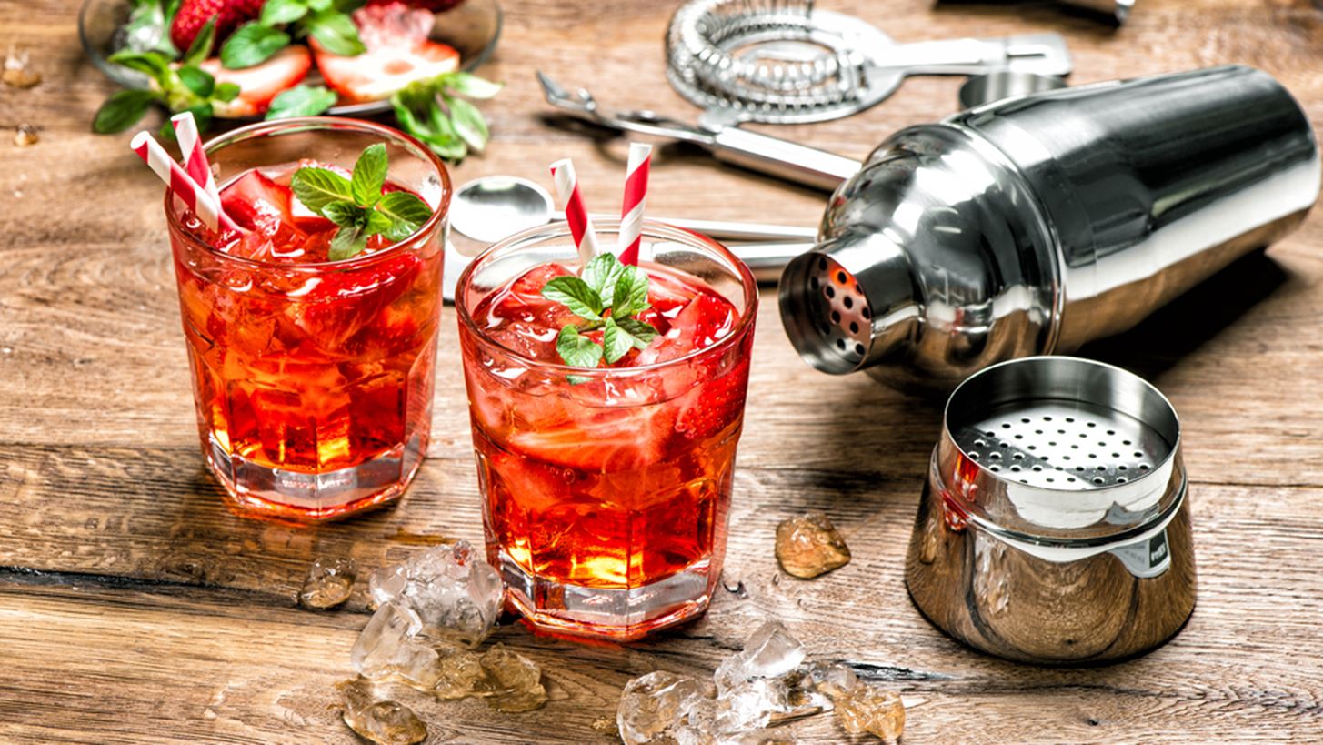 &#x39C;&#x3B5; &#x3B1;&#x3C5;&#x3C4;&#x3AC; &#x3C4;&#x3B1; &#x3B3;&#x3B9;&#x3BF;&#x3C1;&#x3C4;&#x3B9;&#x3BD;&#x3AC; cocktails &#x3B8;&#x3B1; &#x3C5;&#x3C0;&#x3BF;&#x3B4;&#x3B5;&#x3C7;&#x3C4;&#x3B5;&#x3AF;&#x3C2; &#x3C3;&#x3C9;&#x3C3;&#x3C4;&#x3AC; &#x3C4;&#x3B7; &#x3BD;&#x3AD;&#x3B1; &#x3C7;&#x3C1;&#x3BF;&#x3BD;&#x3B9;&#x3AC;
