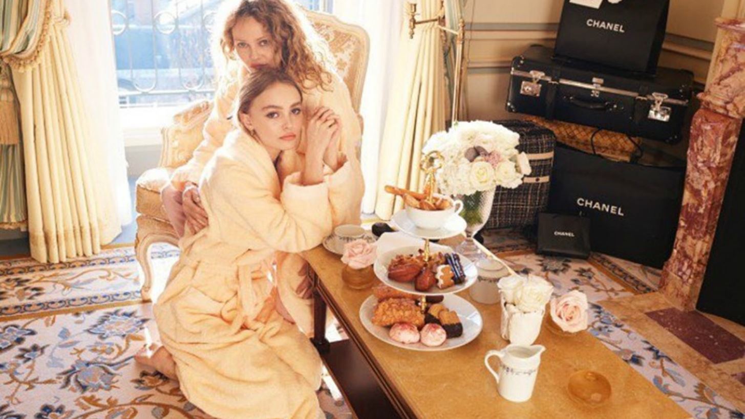 6 duos &#x3BC;&#x3B1;&#x3BC;&#x3AC;&#x3C2;-&#x3BA;&#x3CC;&#x3C1;&#x3B7;&#x3C2; &#x3C0;&#x3BF;&#x3C5; &#x3B1;&#x3C0;&#x3BF;&#x3B4;&#x3B5;&#x3B9;&#x3BA;&#x3BD;&#x3CD;&#x3BF;&#x3C5;&#x3BD; &#x3CC;&#x3C4;&#x3B9; &#x3C4;&#x3BF; &#x3C3;&#x3C4;&#x3C5;&#x3BB; &#x3B5;&#x3AF;&#x3BD;&#x3B1;&#x3B9; &#x3BF;&#x3B9;&#x3BA;&#x3BF;&#x3B3;&#x3B5;&#x3BD;&#x3B5;&#x3B9;&#x3B1;&#x3BA;&#x3AE; &#x3C5;&#x3C0;&#x3CC;&#x3B8;&#x3B5;&#x3C3;&#x3B7;