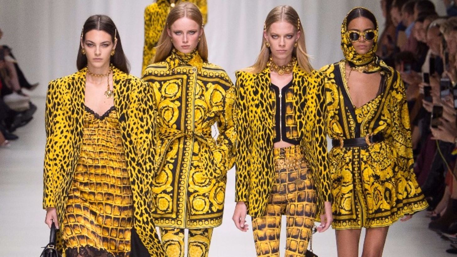 &#x3A3;&#x3C4;&#x3BF; Farfetch &#x3BC;&#x3C0;&#x3BF;&#x3C1;&#x3B5;&#x3AF;&#x3C2; &#x3C4;&#x3CE;&#x3C1;&#x3B1; &#x3BD;&#x3B1; &#x3B2;&#x3C1;&#x3B5;&#x3B9;&#x3C2; 500 vintage &#x3BA;&#x3BF;&#x3BC;&#x3BC;&#x3AC;&#x3C4;&#x3B9;&#x3B1; &#x3C4;&#x3BF;&#x3C5; &#x3BF;&#x3AF;&#x3BA;&#x3BF;&#x3C5; Versace