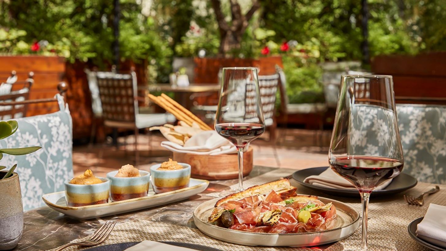 #Tidbits *: &#x399;&#x3C4;&#x3B1;&#x3BB;&#x3B9;&#x3BA;&#x3CC;&#x3C2; &#x3B1;&#x3AD;&#x3C1;&#x3B1;&#x3C2; &#x3C3;&#x3C4;&#x3BF; Atrium &#x3C4;&#x3BF;&#x3C5; Alexander&#x2019;s Lounge