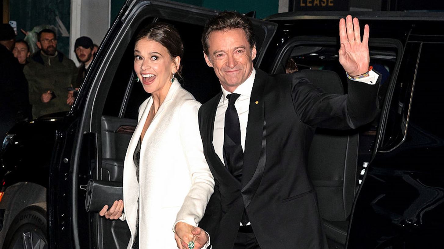 Sutton Foster | &#x39A;&#x3BF;&#x3BA;&#x3BA;&#x3B9;&#x3BD;&#x3AF;&#x3B6;&#x3B5;&#x3B9; &#x3B1;&#x3C0;&#x3CC; &#x3BD;&#x3C4;&#x3C1;&#x3BF;&#x3C0;&#x3AE; &#x3BC;&#x3C0;&#x3C1;&#x3BF;&#x3C3;&#x3C4;&#x3AC; &#x3C3;&#x3C4;&#x3B7;&#x3BD; &#x3BA;&#x3AC;&#x3BC;&#x3B5;&#x3C1;&#x3B1; &#x3BC;&#x3B5;&#x3C4;&#x3AC; &#x3B1;&#x3C0;&#x3CC; &#x3B5;&#x3C1;&#x3C9;&#x3C4;&#x3B9;&#x3BA;&#x3AE; &#x3B5;&#x3BE;&#x3BF;&#x3BC;&#x3BF;&#x3BB;&#x3CC;&#x3B3;&#x3B7;&#x3C3;&#x3B7; &#x3C4;&#x3BF;&#x3C5; Hugh Jackman