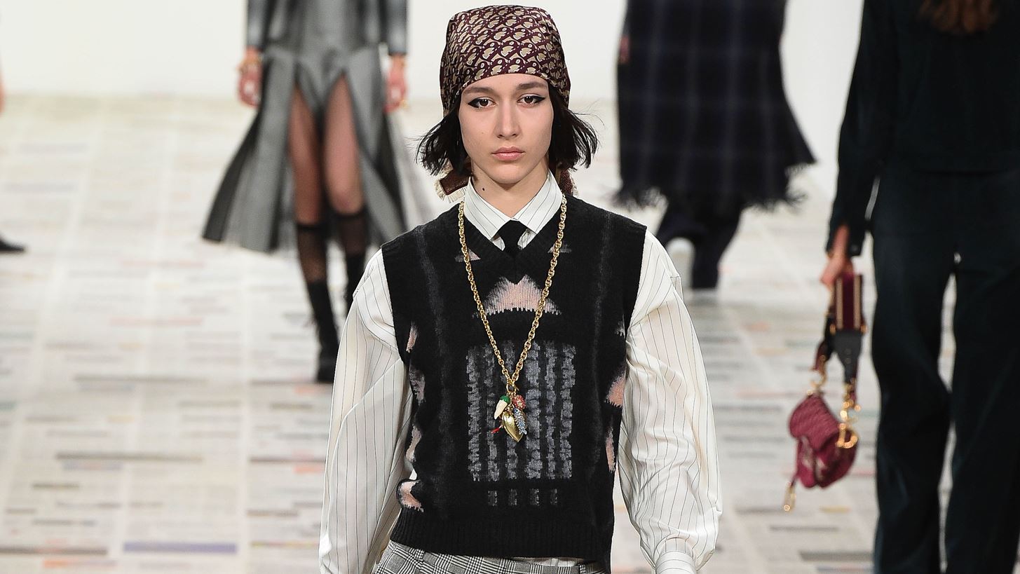 Knit vest trend: 15 &#x3C3;&#x3C7;&#x3AD;&#x3B4;&#x3B9;&#x3B1; &#x3B3;&#x3B9;&#x3B1; &#x3BD;&#x3B1; &#x3C6;&#x3BF;&#x3C1;&#x3AD;&#x3C3;&#x3B5;&#x3B9;&#x3C2; &#x3C4;&#x3BF; &#x3C0;&#x3B9;&#x3BF; &#x3B4;&#x3B9;&#x3B1;&#x3C7;&#x3C1;&#x3BF;&#x3BD;&#x3B9;&#x3BA;&#x3CC; &#x3C0;&#x3BB;&#x3B5;&#x3BA;&#x3C4;&#x3CC;