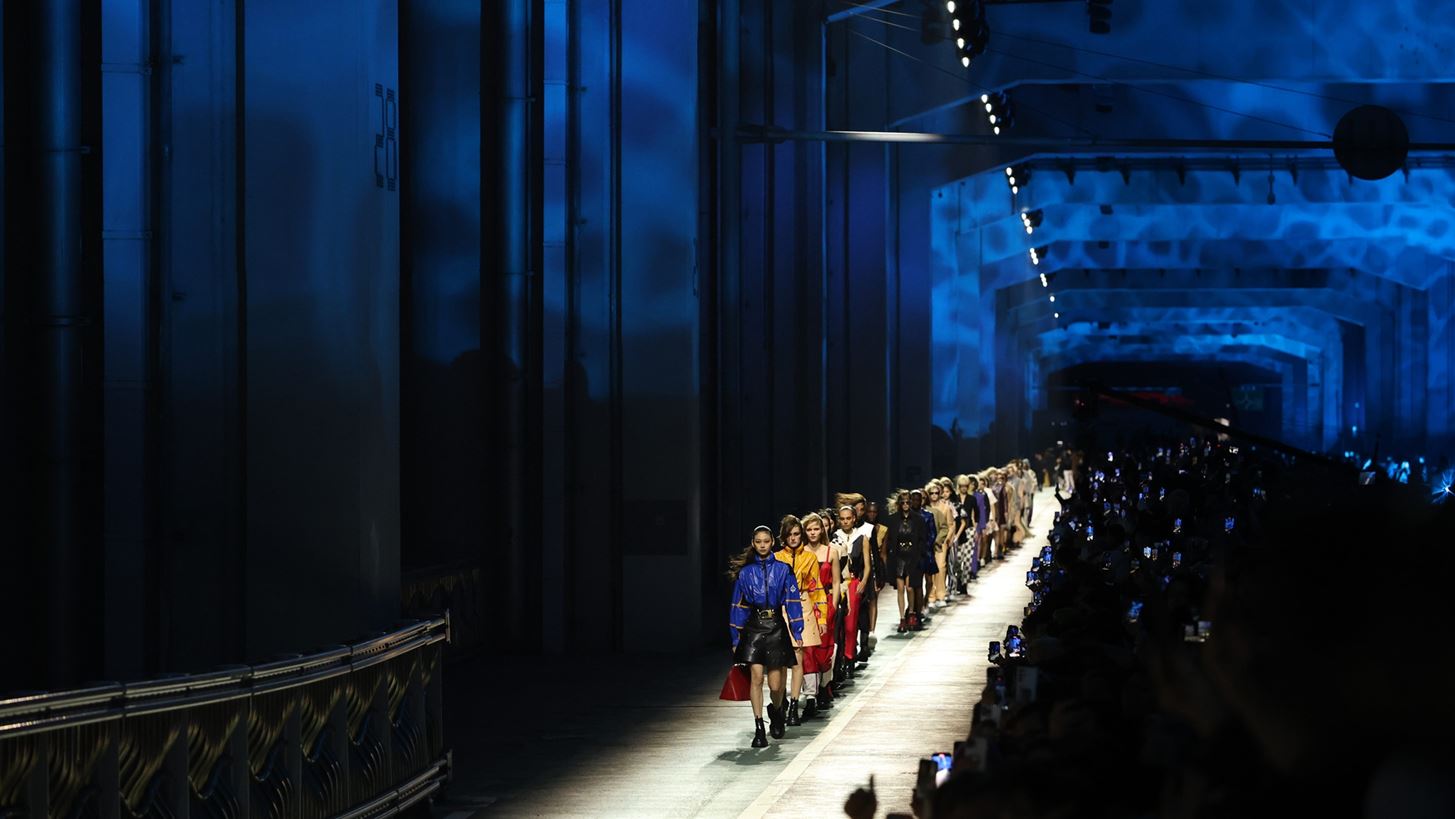 Pre-Fall 2023 | To &#x3B1;&#x3C4;&#x3BC;&#x3BF;&#x3C3;&#x3C6;&#x3B1;&#x3B9;&#x3C1;&#x3B9;&#x3BA;&#x3CC; show &#x3C4;&#x3BF;&#x3C5; &#x3BF;&#x3AF;&#x3BA;&#x3BF;&#x3C5; Louis Vuitton &#x3C3;&#x3C4;&#x3B7; &#x3A3;&#x3B5;&#x3BF;&#x3CD;&#x3BB;