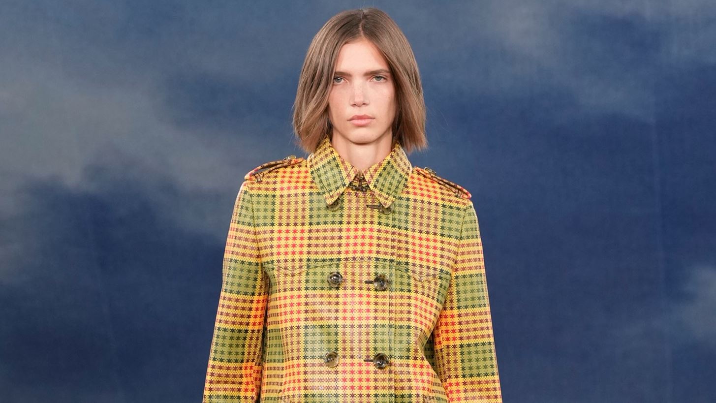 Burberry SS26 | &#x38C;&#x3C4;&#x3B1;&#x3BD; &#x3C4;&#x3BF; &#x3B2;&#x3C1;&#x3B5;&#x3C4;&#x3B1;&#x3BD;&#x3B9;&#x3BA;&#x3CC; &#x3C3;&#x3C4;&#x3B9;&#x3BB; &#x3C3;&#x3C5;&#x3BD;&#x3AC;&#x3BD;&#x3C4;&#x3B7;&#x3C3;&#x3B5; &#x3C4;&#x3BF; Rock &#x27;n&#x27; Roll