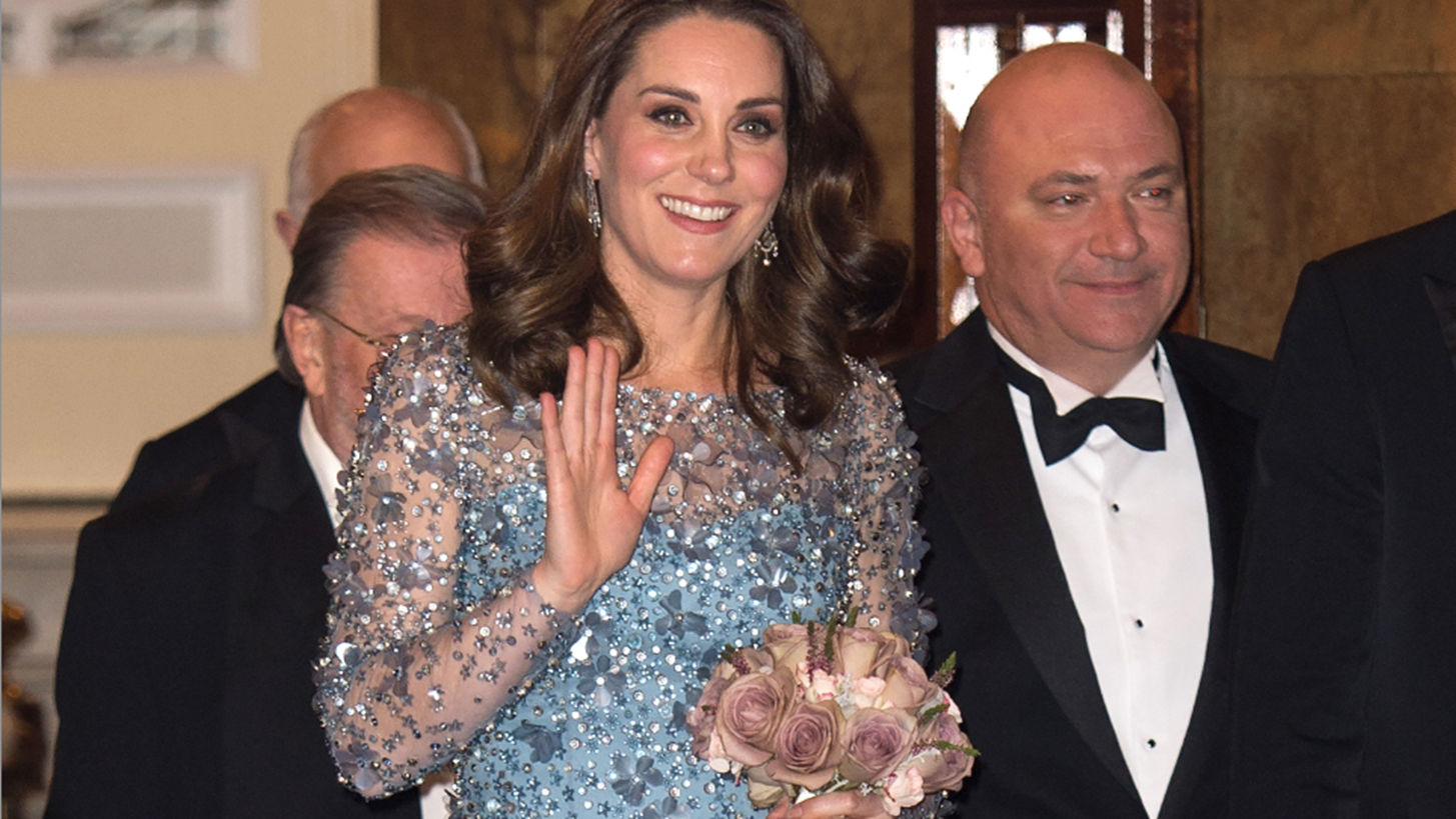 Kate Middleton: &#x3A0;&#x3B9;&#x3BF; glamorous &#x3B1;&#x3C0;&#x3CC; &#x3C0;&#x3BF;&#x3C4;&#x3AD; &#x3C3;&#x3C4;&#x3B7;&#x3BD; &#x3C4;&#x3B5;&#x3BB;&#x3B5;&#x3C5;&#x3C4;&#x3B1;&#x3AF;&#x3B1; &#x3C4;&#x3B7;&#x3C2; &#x3B5;&#x3BC;&#x3C6;&#x3AC;&#x3BD;&#x3B9;&#x3C3;&#x3B7;
