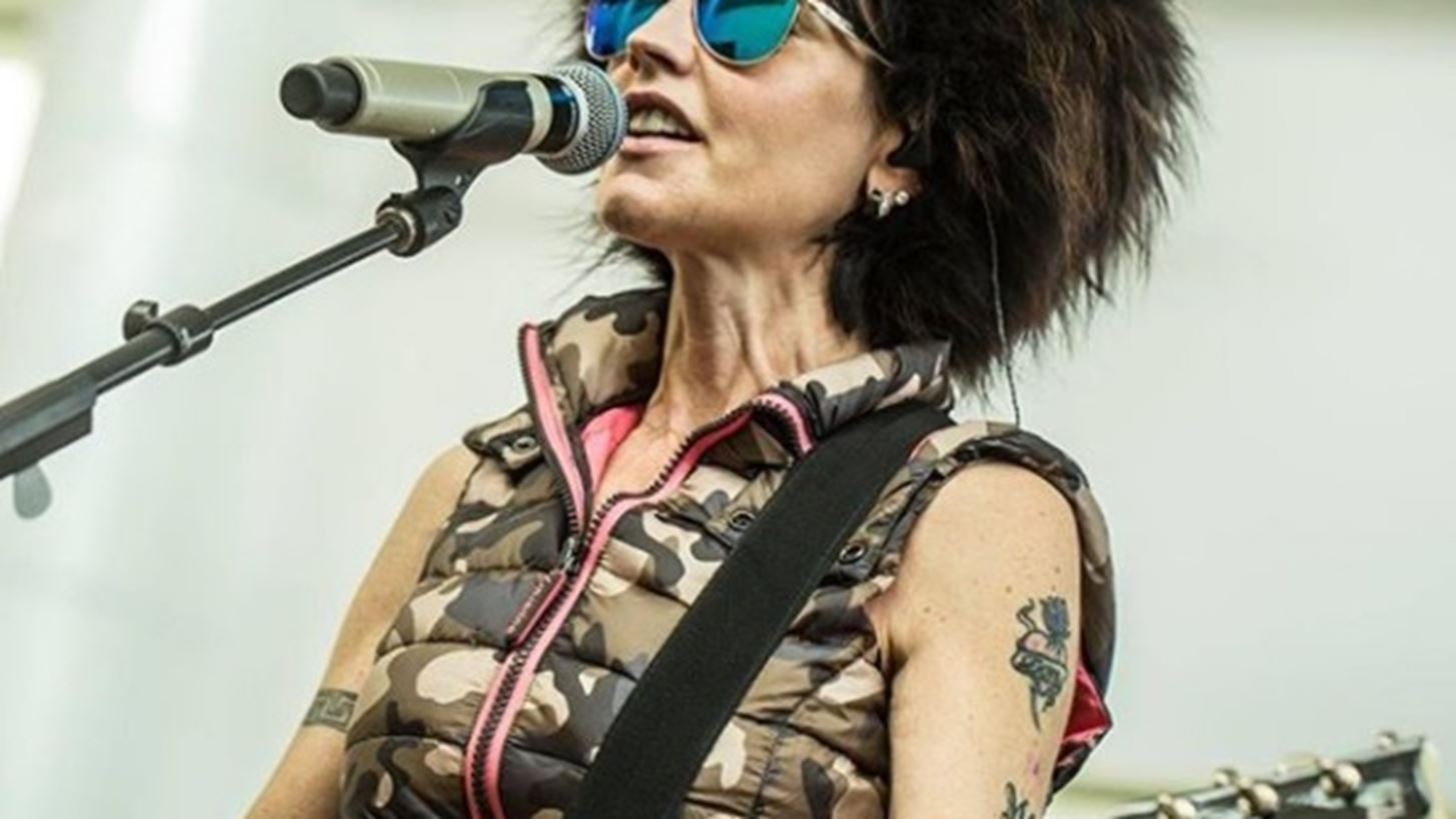 Dolores O&#x27;Riordan: &#x38C;&#x3C3;&#x3B1; &#x3B4;&#x3B5;&#x3BD; &#x3B3;&#x3BD;&#x3CE;&#x3C1;&#x3B9;&#x3B6;&#x3B5;&#x3C2; &#x3B3;&#x3B9;&#x3B1; &#x3C4;&#x3B7;&#x3BD; lead singer &#x3C4;&#x3C9;&#x3BD; Cranberries